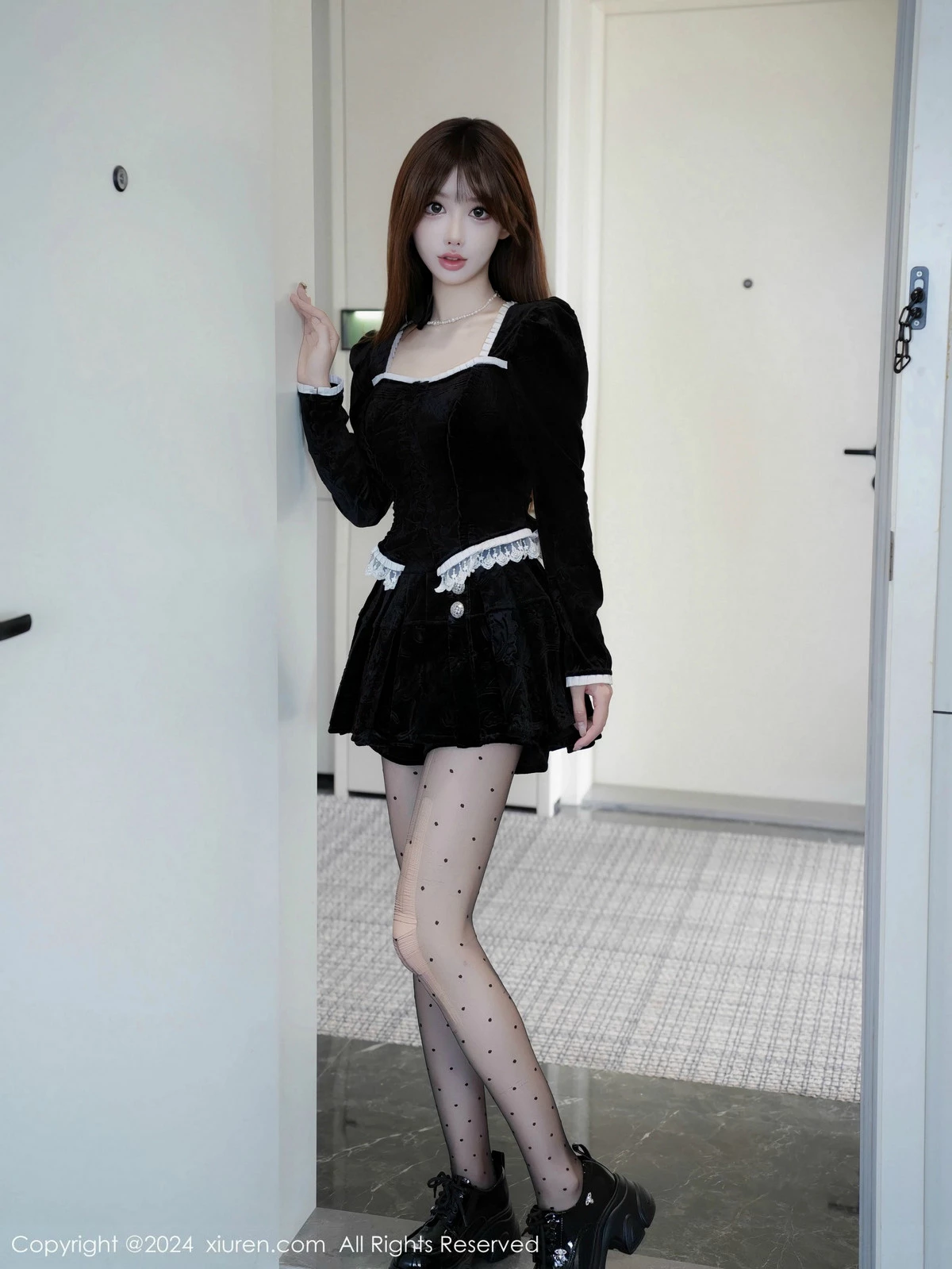 [[XiuRen秀人网]秀人网]No.9522_模特李金金黑色服饰露性感黑色内衣配超薄黑丝秀凹凸身材诱惑写真98P