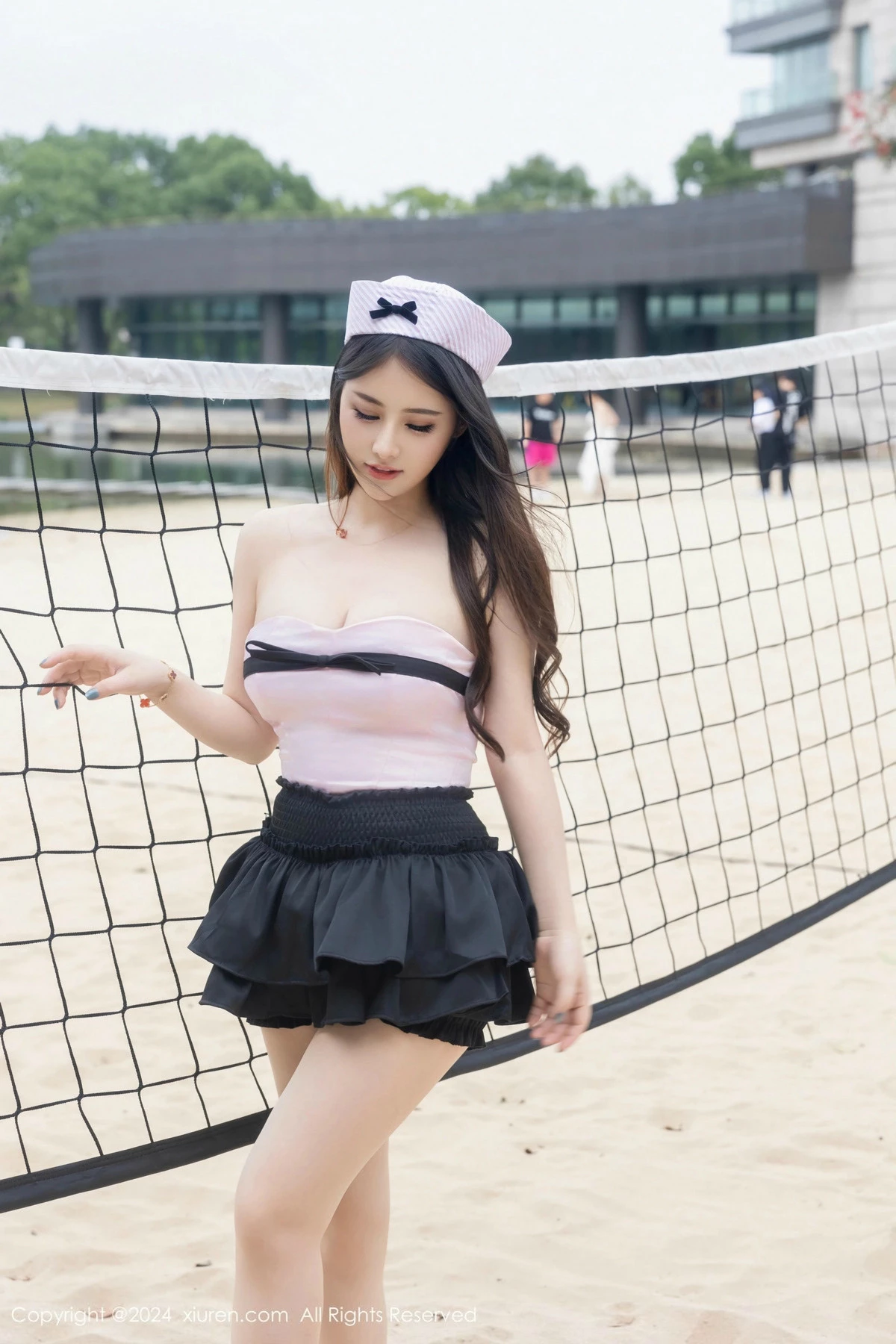 [[XiuRen秀人网]秀人网]No.9527_模特诗诗kiki公园场景性感粉色护士服配肉丝袜秀丰腴身材诱惑写真78P