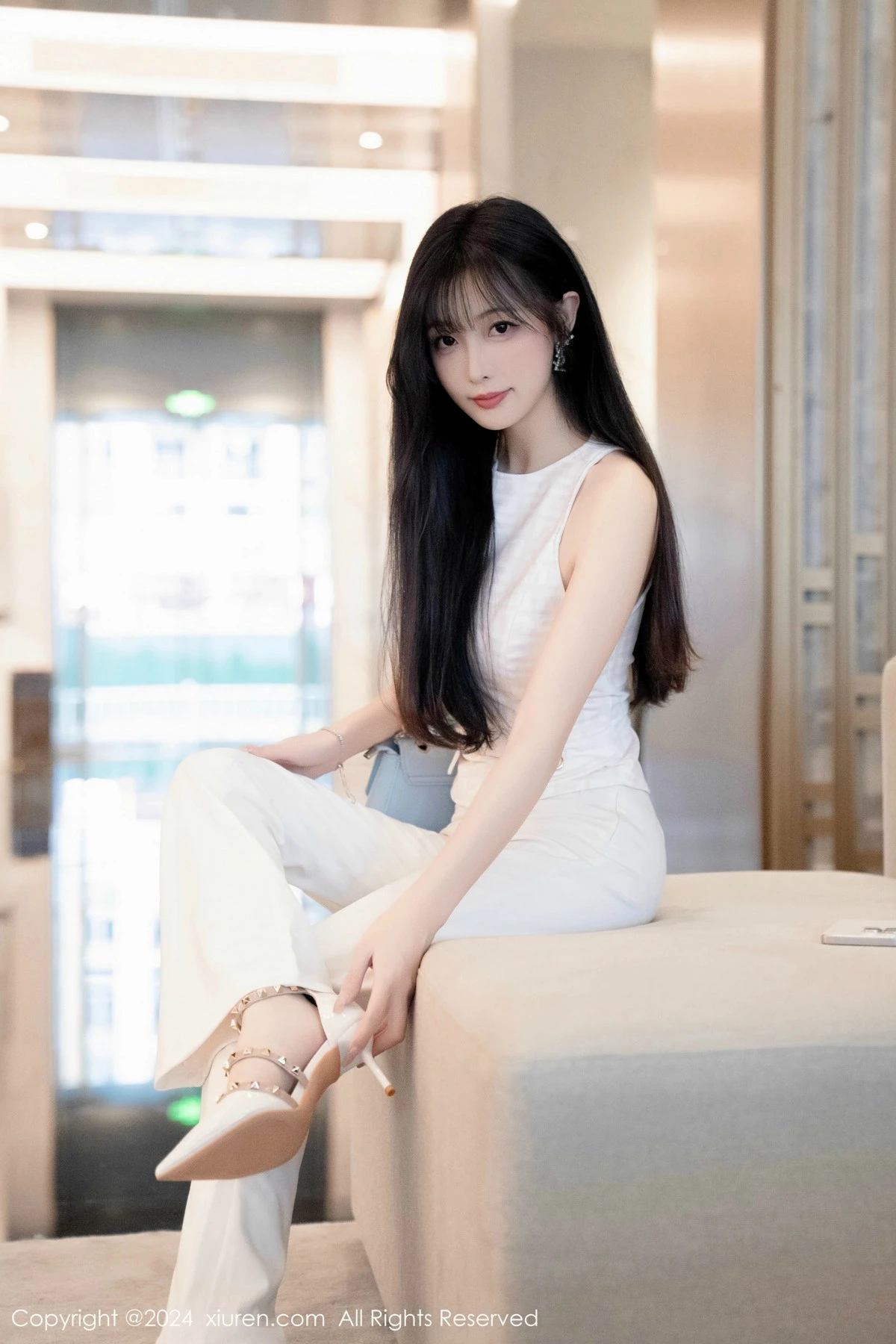 [[XiuRen秀人网]秀人网]No.9528_模特林星阑性感白上衣配简约长裤露白色内衣秀曼妙身姿诱惑写真84P