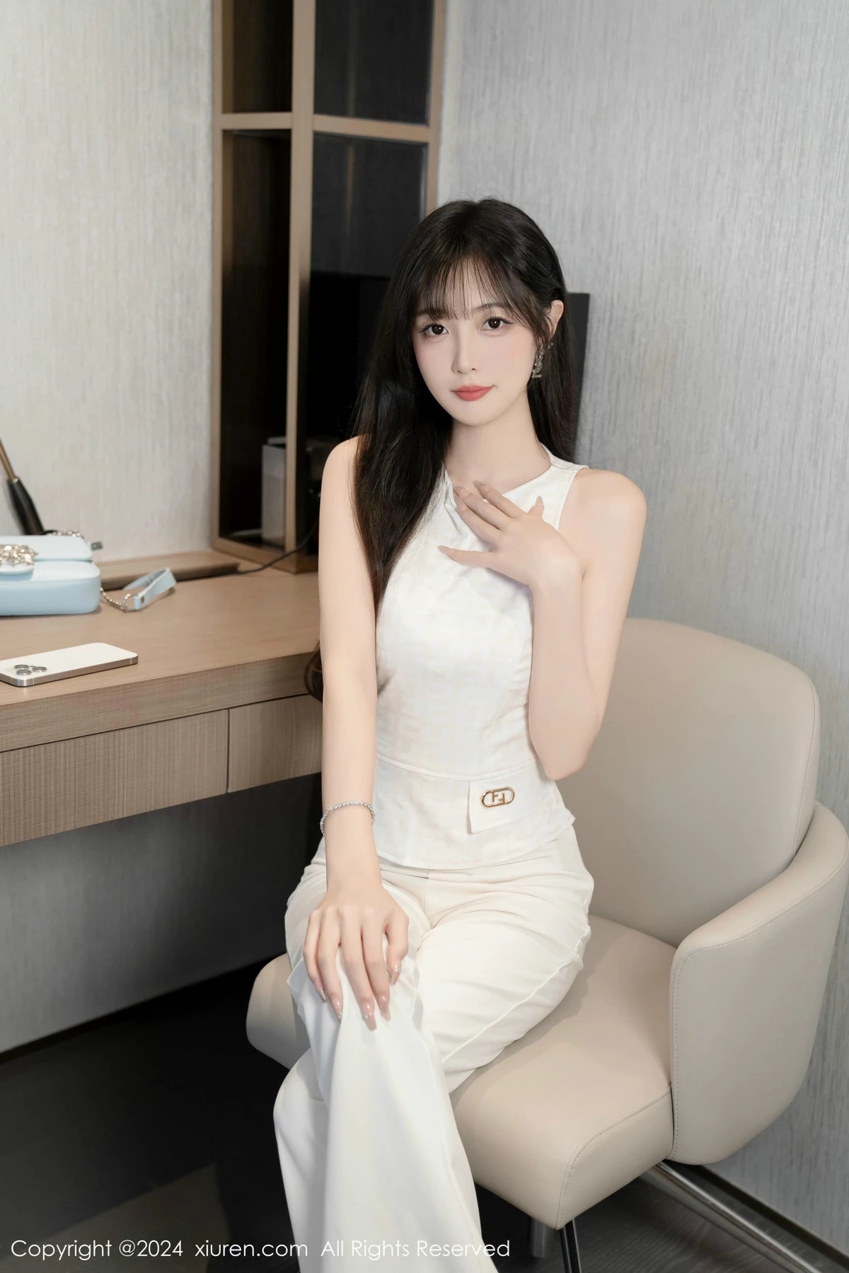 [[XiuRen秀人网]秀人网]No.9528_模特林星阑性感白上衣配简约长裤露白色内衣秀曼妙身姿诱惑写真84P