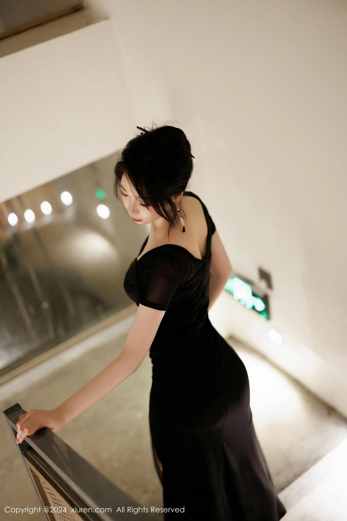 [[XiuRen秀人网]秀人网]No.9526_模特梦心玥性感黑色连衣裙+白色情趣服饰秀高挑曼妙身姿诱惑写真86P