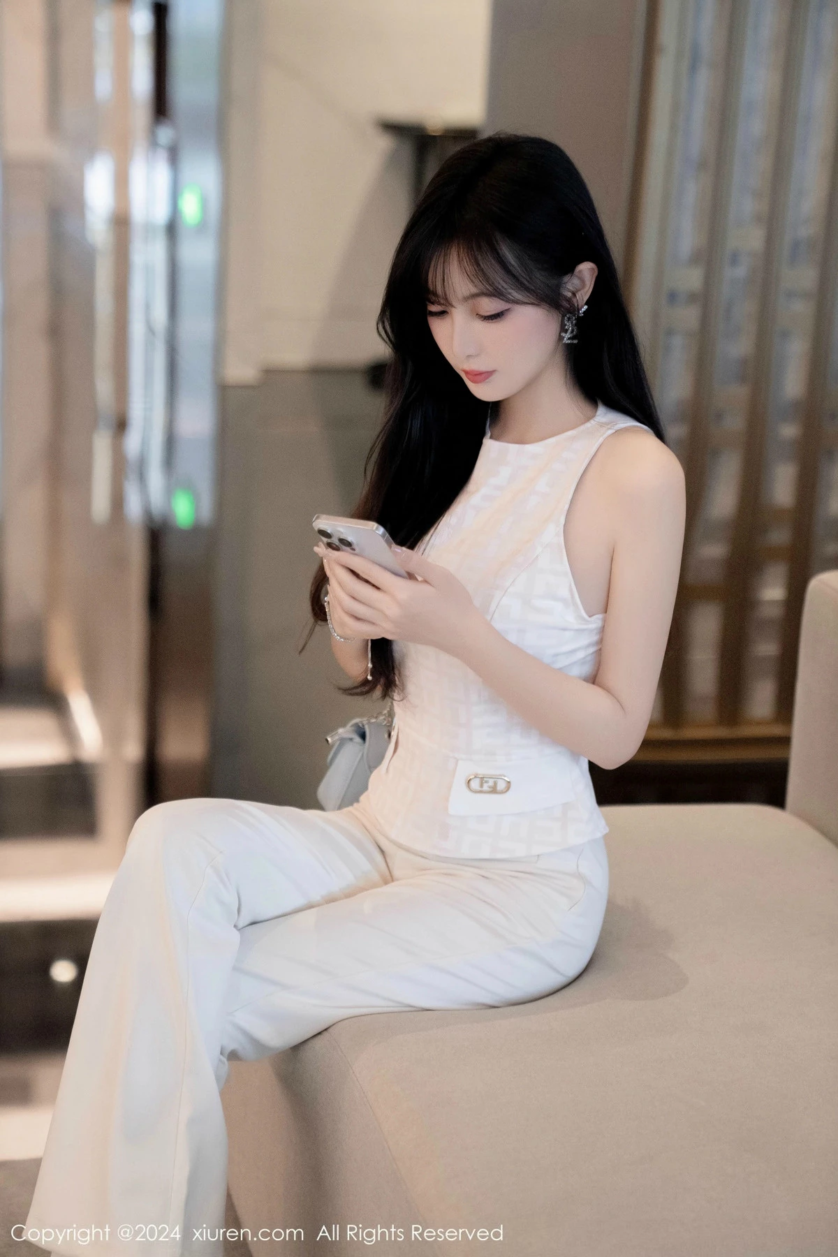 [[XiuRen秀人网]秀人网]No.9528_模特林星阑性感白上衣配简约长裤露白色内衣秀曼妙身姿诱惑写真84P