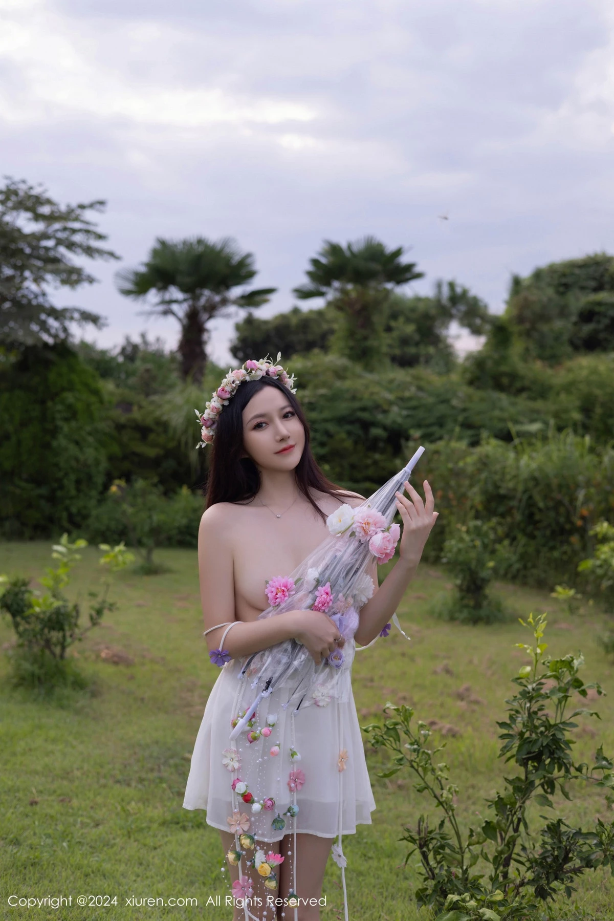 [[XiuRen秀人网]秀人网]No.9531_模特鱼子酱Fish花朵主题白色吊带配原色丝袜秀曼妙身姿诱惑写真80P