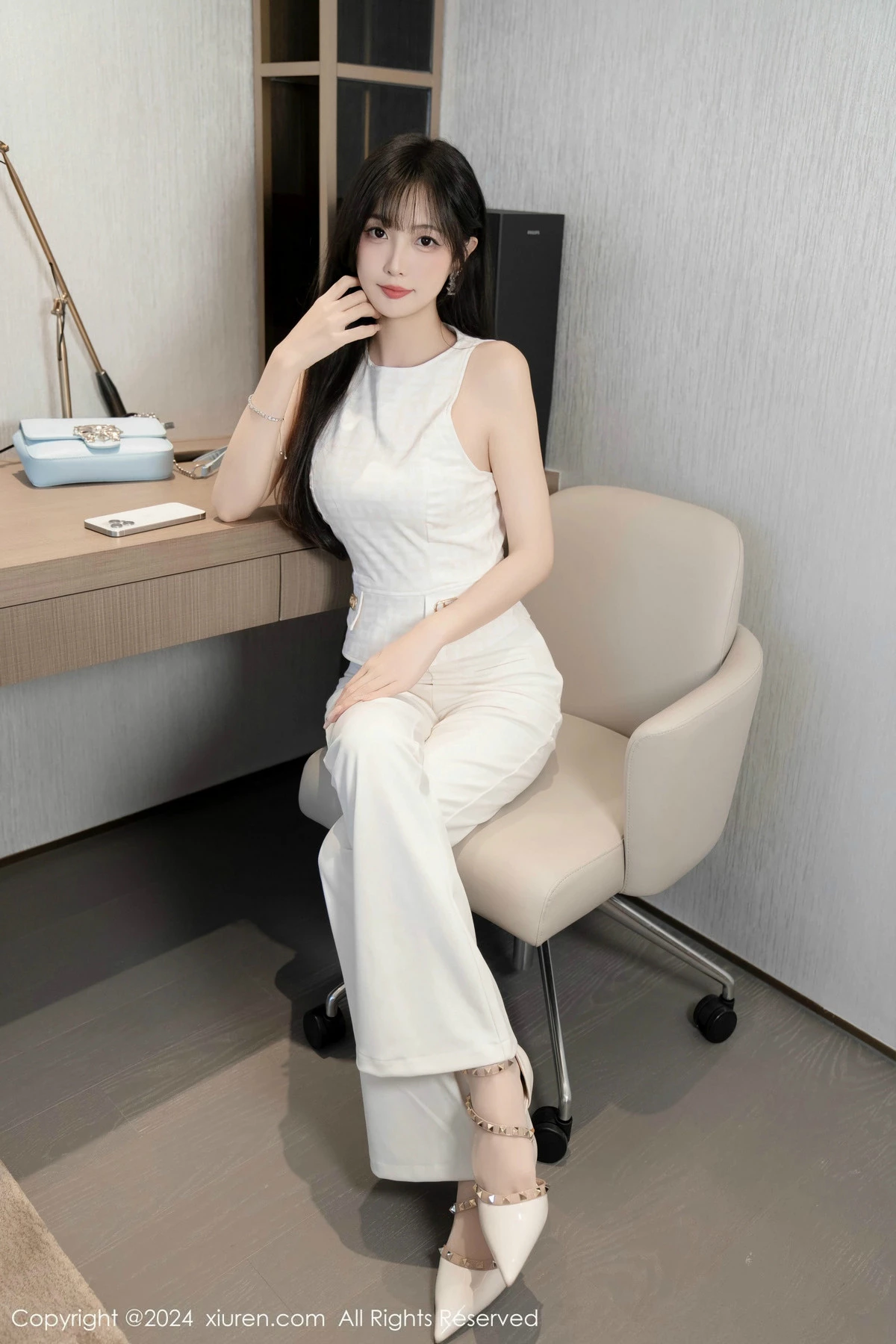 [[XiuRen秀人网]秀人网]No.9528_模特林星阑性感白上衣配简约长裤露白色内衣秀曼妙身姿诱惑写真84P