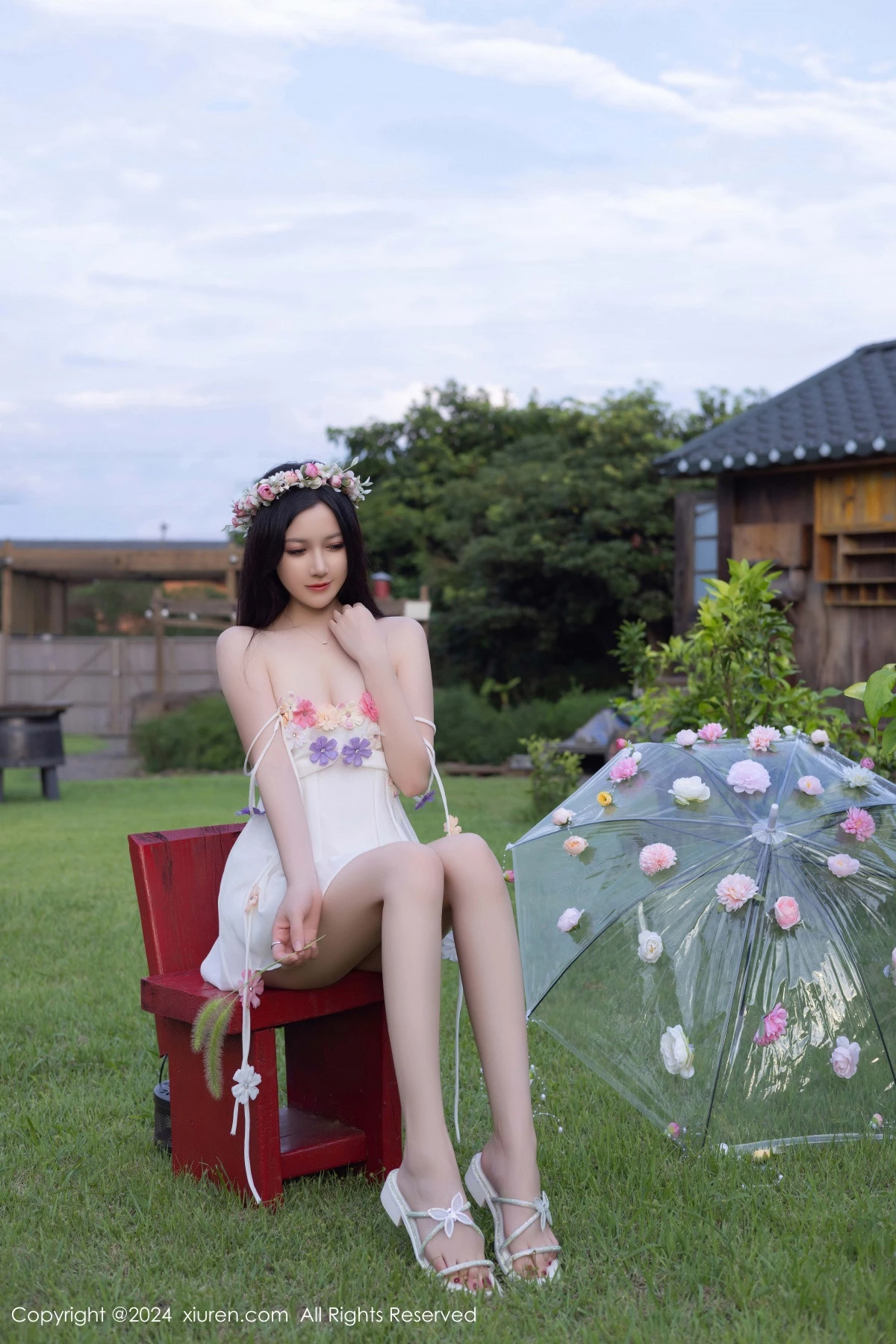 [[XiuRen秀人网]秀人网]No.9531_模特鱼子酱Fish花朵主题白色吊带配原色丝袜秀曼妙身姿诱惑写真80P