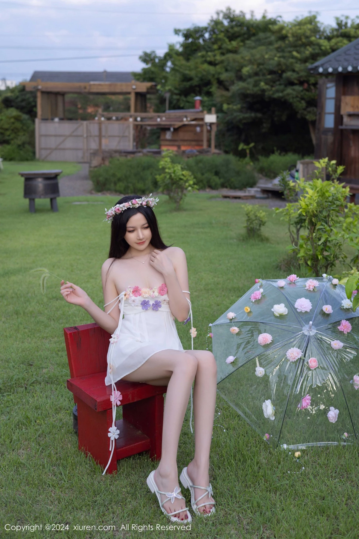 [[XiuRen秀人网]秀人网]No.9531_模特鱼子酱Fish花朵主题白色吊带配原色丝袜秀曼妙身姿诱惑写真80P