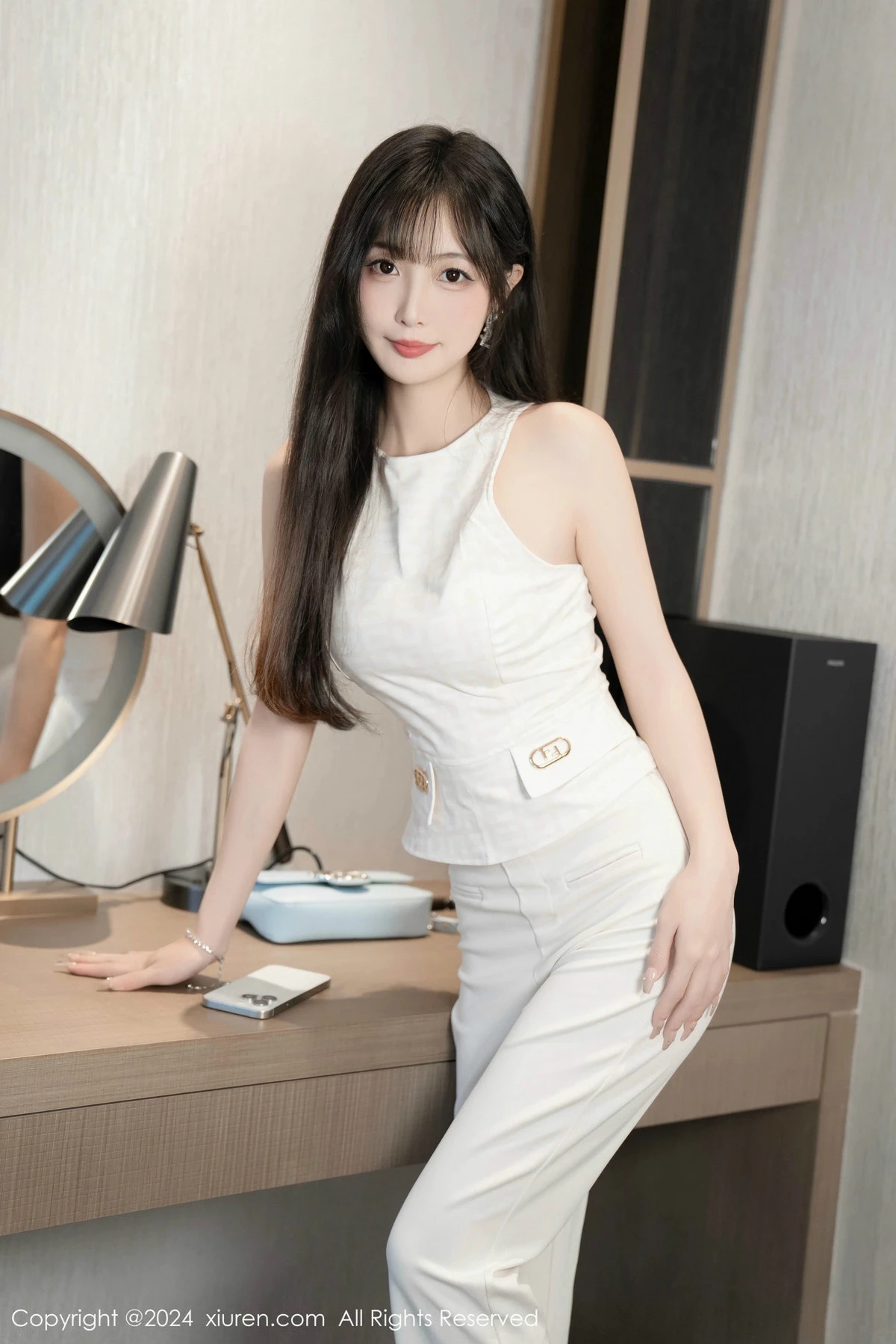 [[XiuRen秀人网]秀人网]No.9528_模特林星阑性感白上衣配简约长裤露白色内衣秀曼妙身姿诱惑写真84P