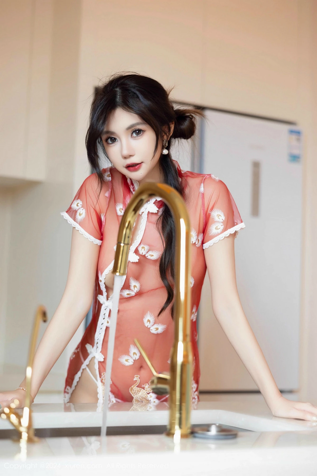 [[XiuRen秀人网]秀人网]No.9529_女神绮里嘉ula性感红色旗袍露白色内衣配白丝袜秀曼妙身姿诱惑写真80P