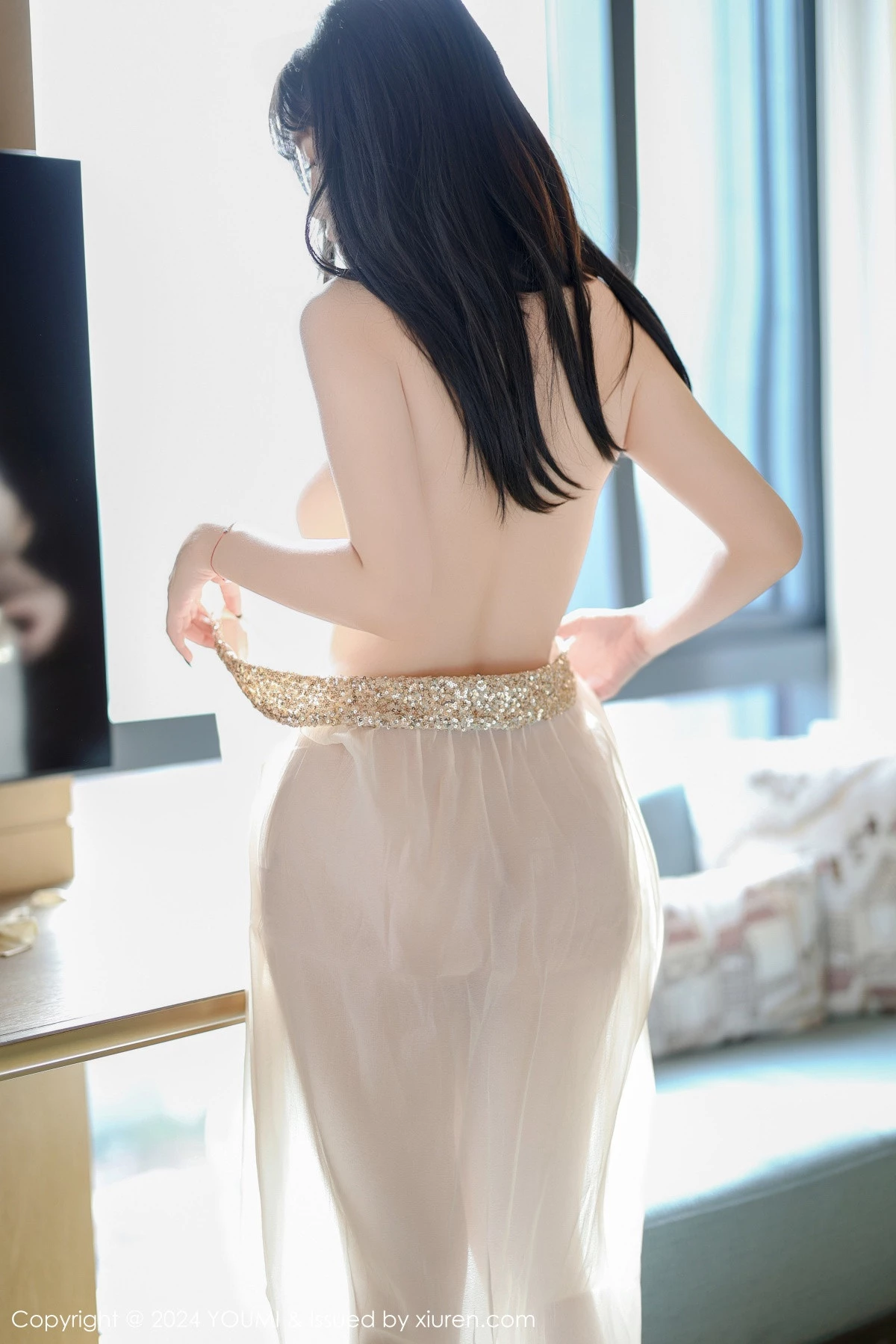 [YouMi尤蜜荟]Vol.1110_女神王雨纯私房性感浅色轻透连衣长裙半撩秀丰满身材诱惑写真70P