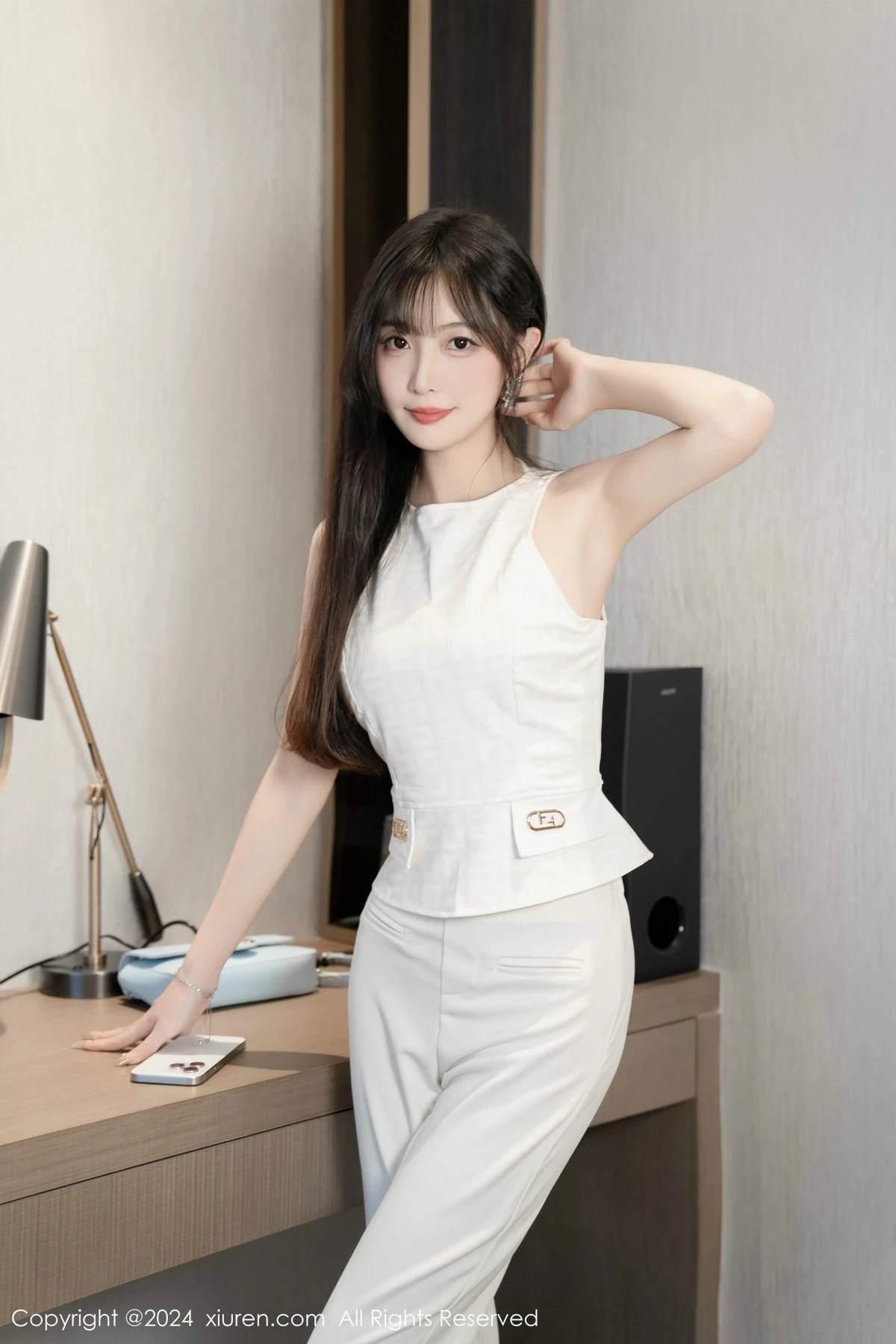 [[XiuRen秀人网]秀人网]No.9528_模特林星阑性感白上衣配简约长裤露白色内衣秀曼妙身姿诱惑写真84P