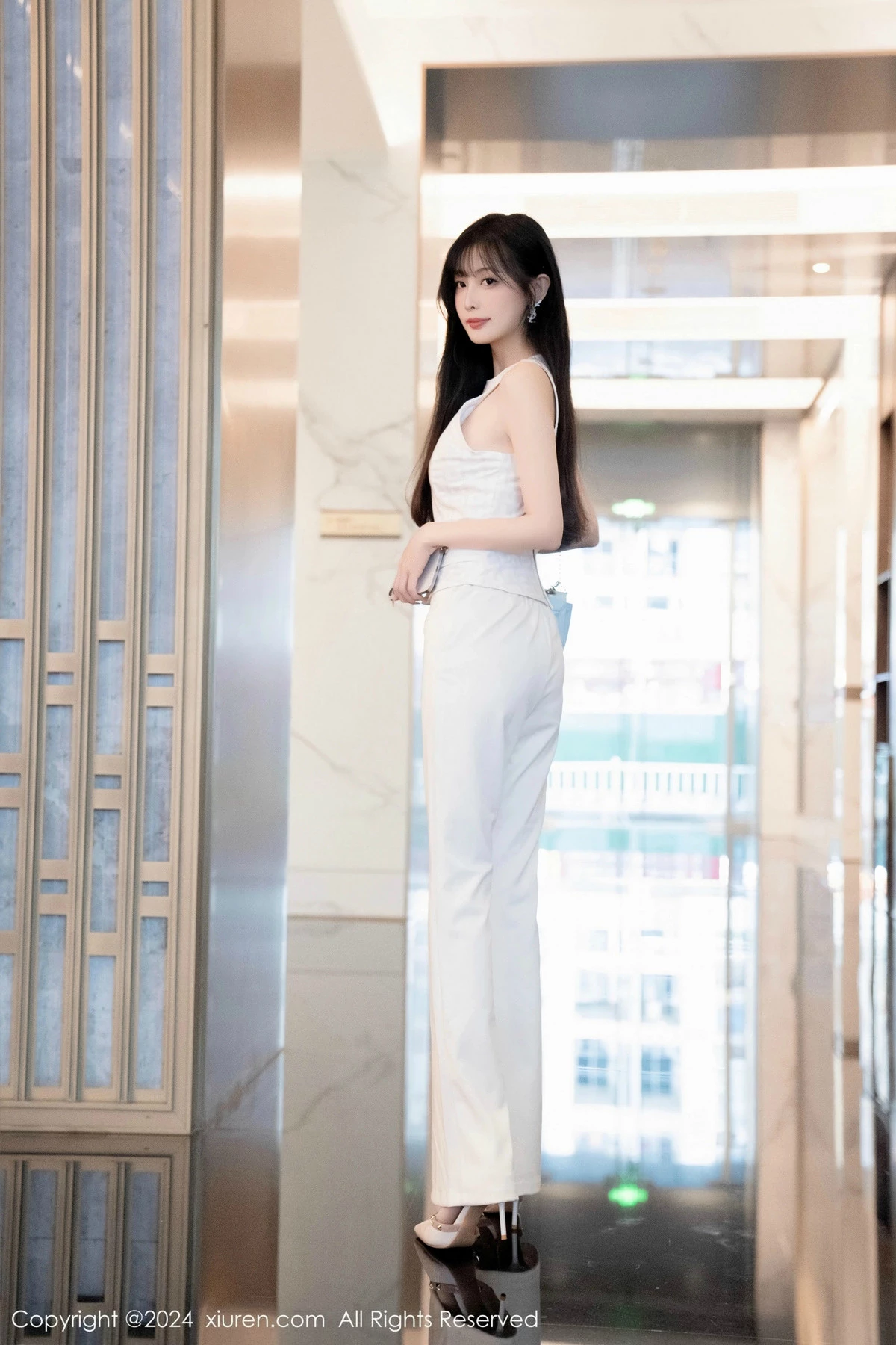 [[XiuRen秀人网]秀人网]No.9528_模特林星阑性感白上衣配简约长裤露白色内衣秀曼妙身姿诱惑写真84P