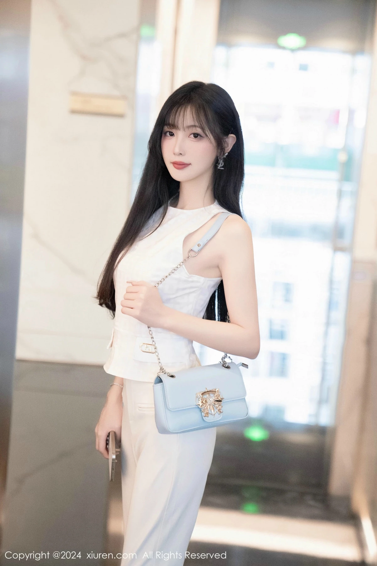 [[XiuRen秀人网]秀人网]No.9528_模特林星阑性感白上衣配简约长裤露白色内衣秀曼妙身姿诱惑写真84P