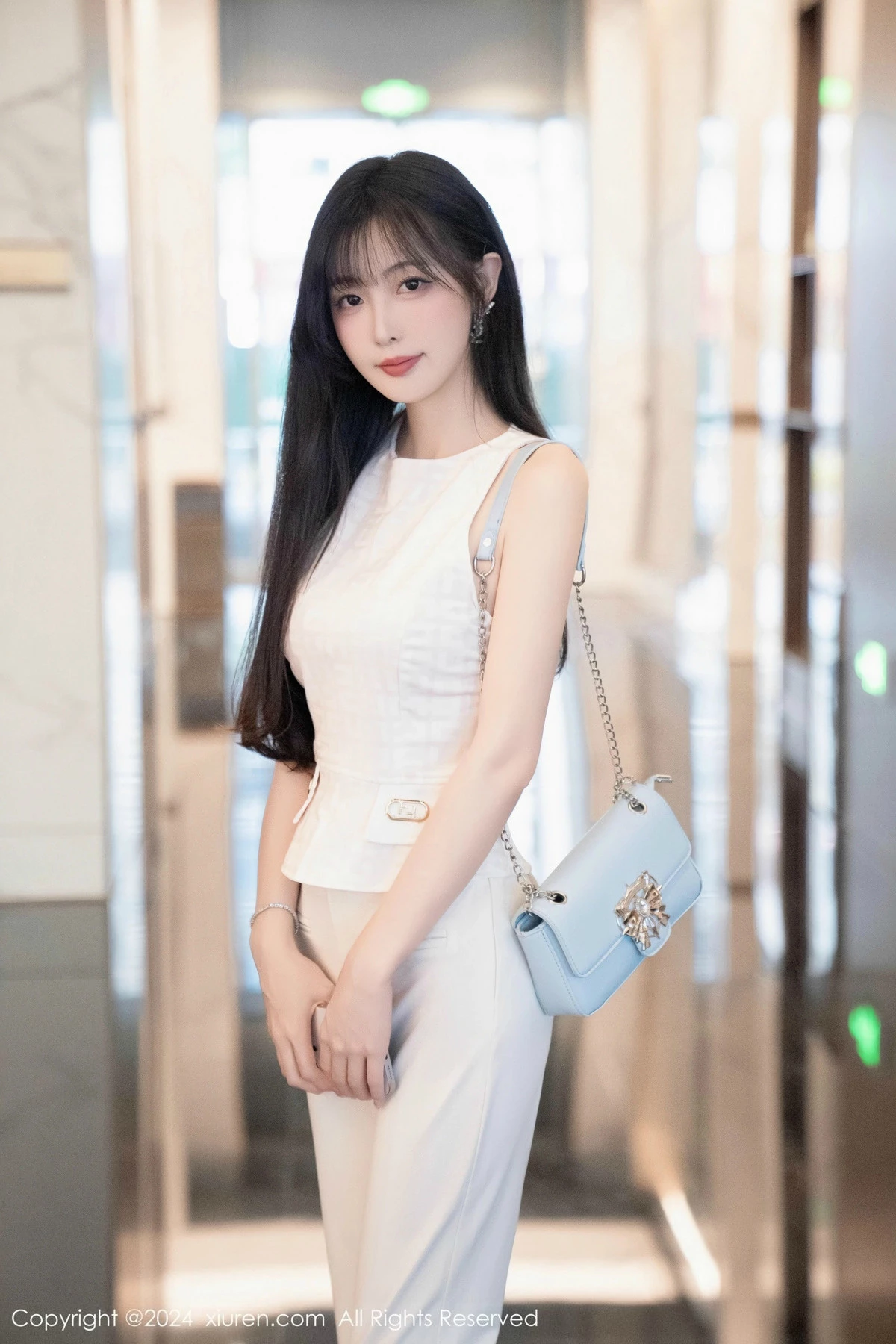 [[XiuRen秀人网]秀人网]No.9528_模特林星阑性感白上衣配简约长裤露白色内衣秀曼妙身姿诱惑写真84P