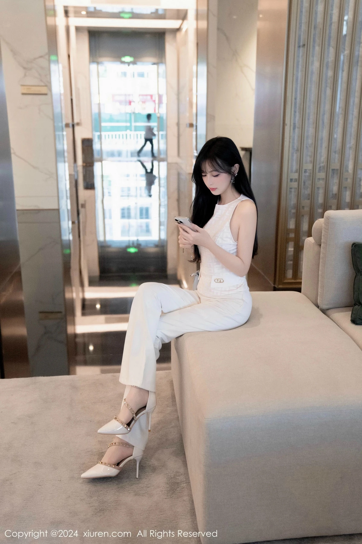 [[XiuRen秀人网]秀人网]No.9528_模特林星阑性感白上衣配简约长裤露白色内衣秀曼妙身姿诱惑写真84P