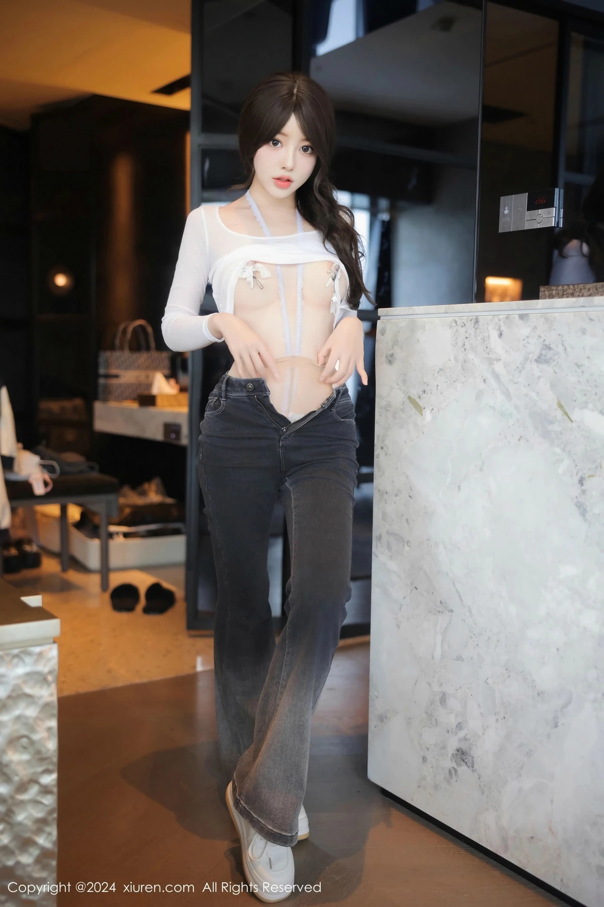 [[XiuRen秀人网]秀人网]No.9524_模特桃妖夭性感白T配牛仔裤露白色情趣内衣秀惹火身材诱惑写真89P