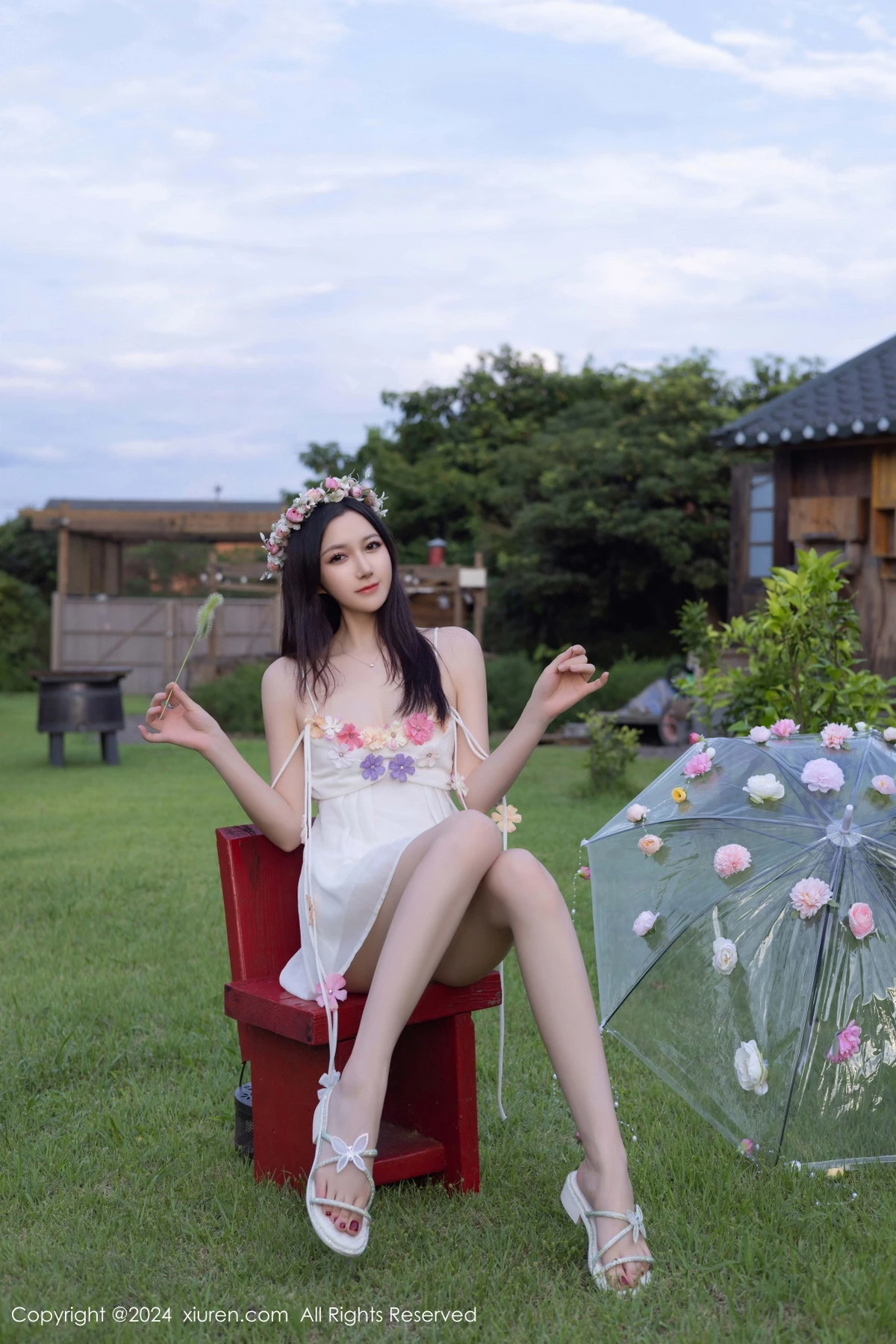 [[XiuRen秀人网]秀人网]No.9531_模特鱼子酱Fish花朵主题白色吊带配原色丝袜秀曼妙身姿诱惑写真80P