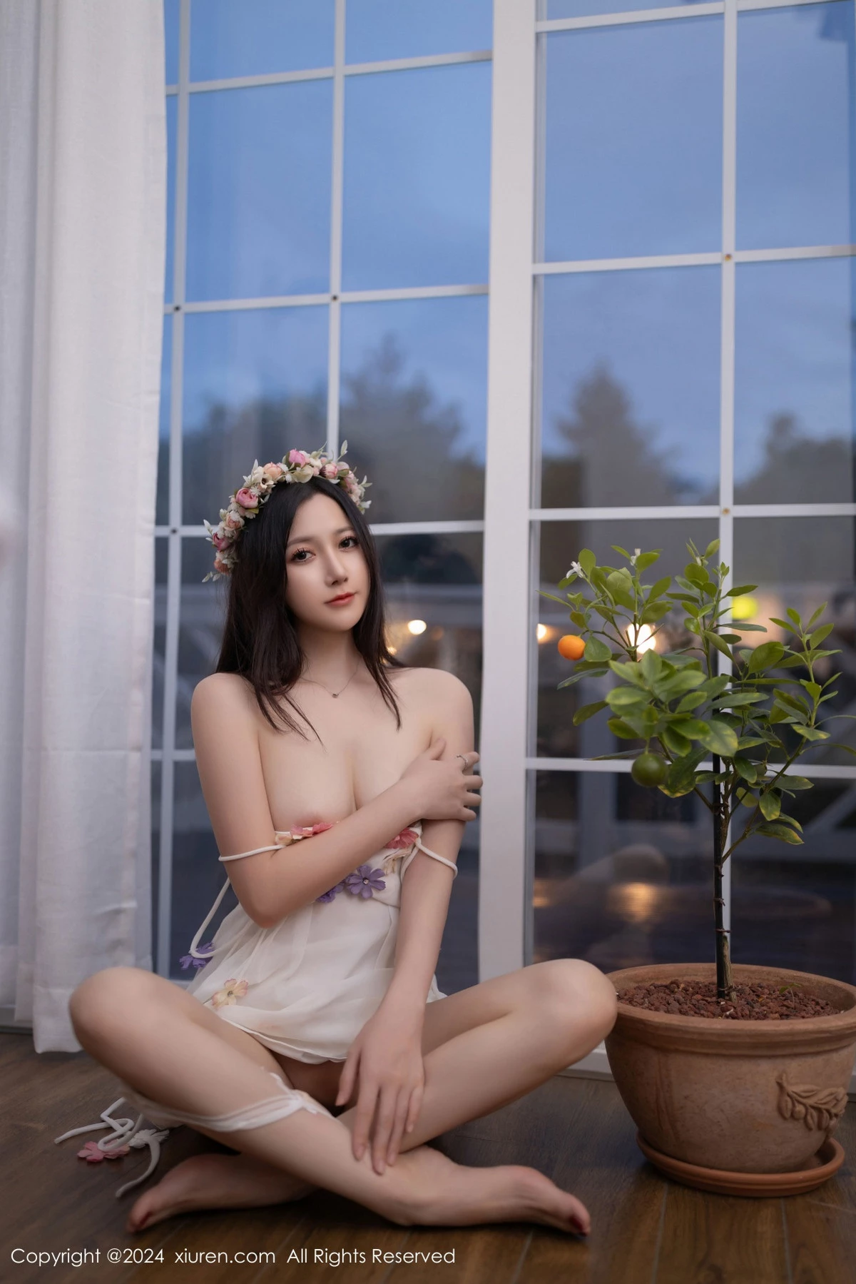 [[XiuRen秀人网]秀人网]No.9531_模特鱼子酱Fish花朵主题白色吊带配原色丝袜秀曼妙身姿诱惑写真80P