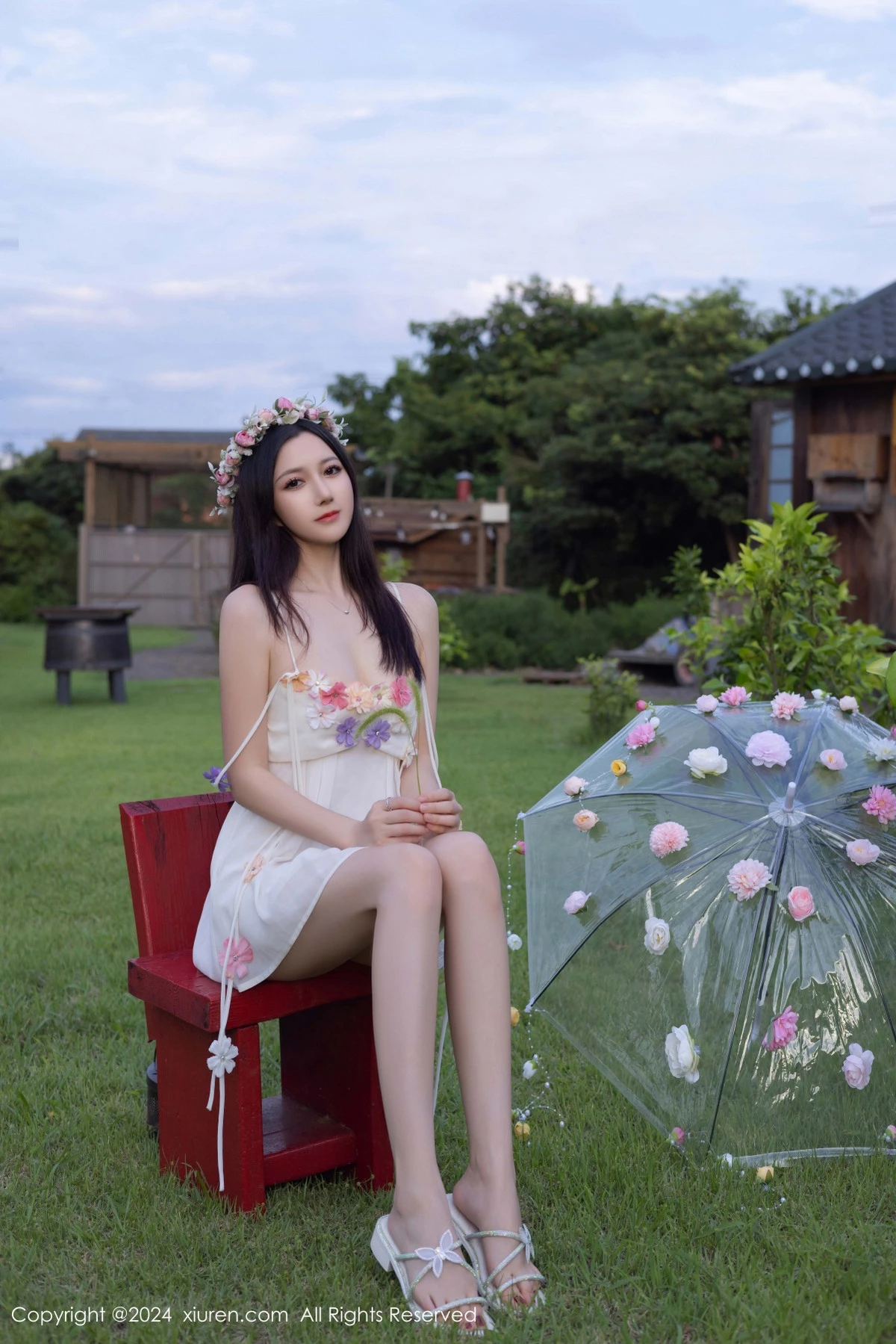 [[XiuRen秀人网]秀人网]No.9531_模特鱼子酱Fish花朵主题白色吊带配原色丝袜秀曼妙身姿诱惑写真80P