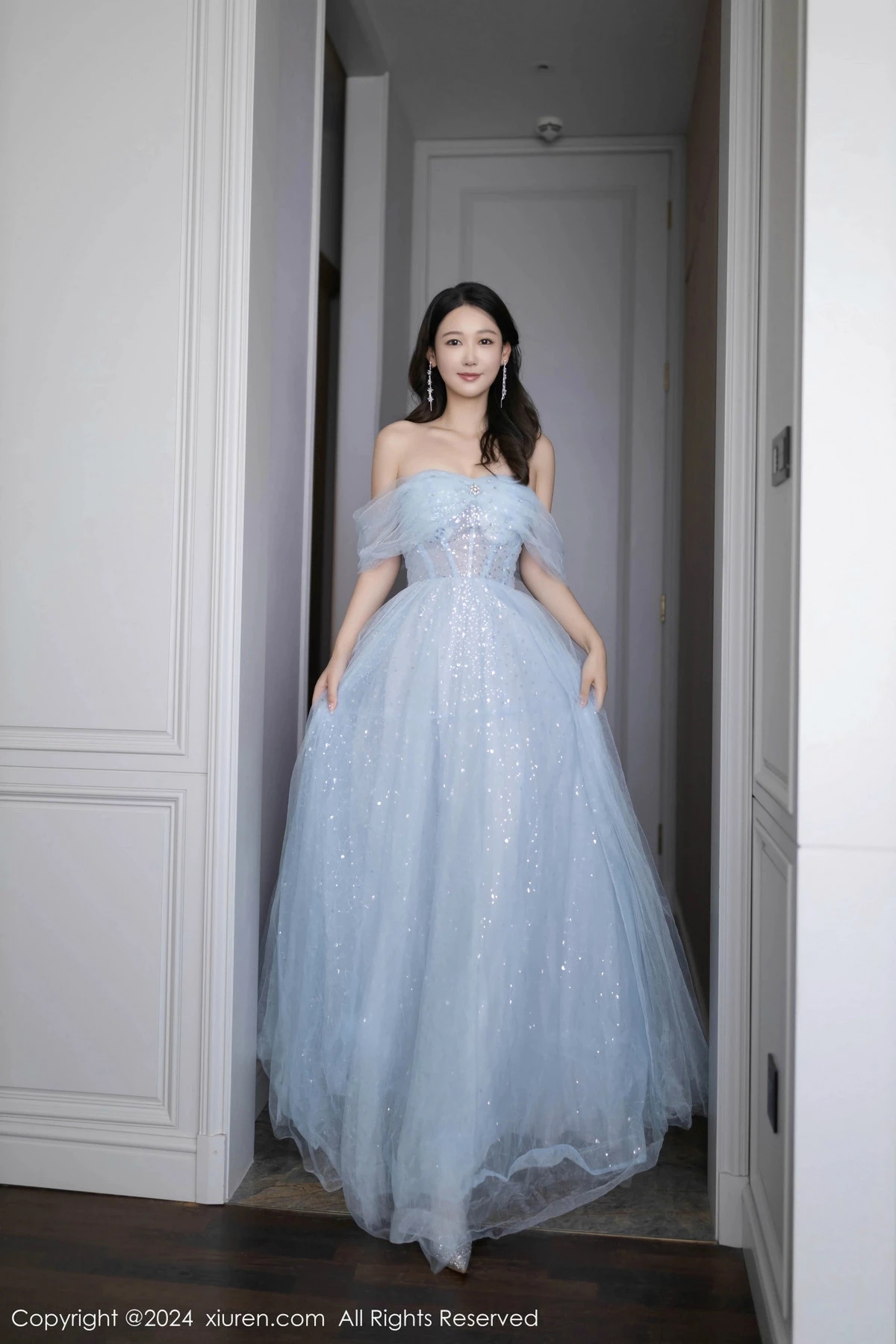 [[XiuRen秀人网]秀人网]No.9538_模特唐安琪性感淡蓝色薄纱礼裙露白色内衣秀曼妙身姿诱惑写真82P