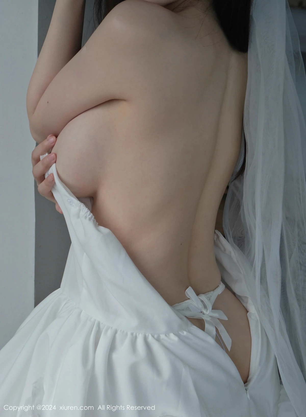 [[XiuRen秀人网]秀人网]No.9535_模特糯美子MINIbabe性感白色婚纱配情趣内衣秀惹火身材诱惑写真59P