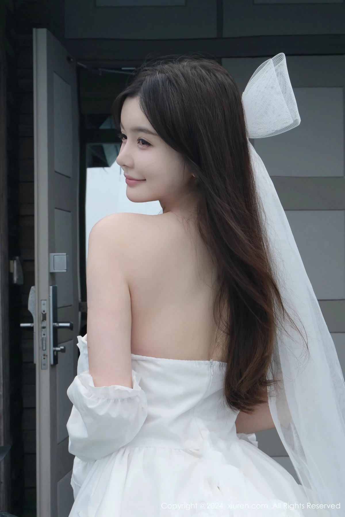 [[XiuRen秀人网]秀人网]No.9535_模特糯美子MINIbabe性感白色婚纱配情趣内衣秀惹火身材诱惑写真59P