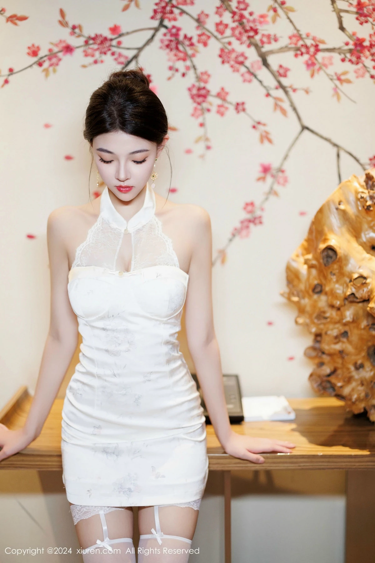 [[XiuRen秀人网]秀人网]No.9548_模特初梦瑶性感白色连衣短裙露白色内衣配白丝吊袜秀美腿诱惑写真84P