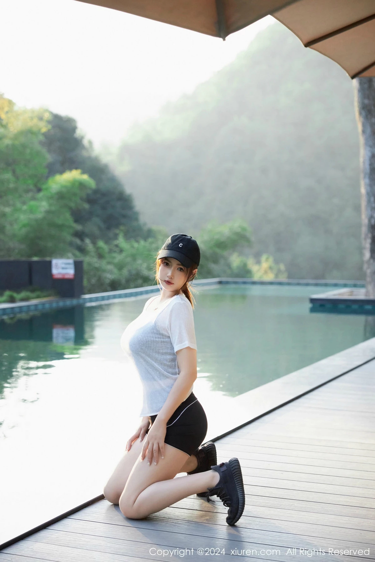 [[XiuRen秀人网]秀人网]No.9549_模特养乐多Doll性感深色运动服饰秀丰满身材白嫩美腿诱惑写真52P