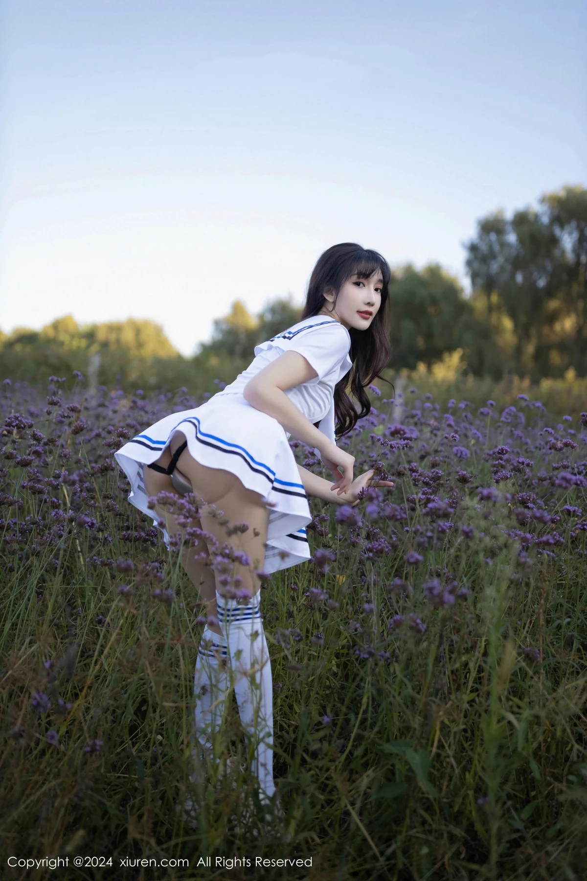 [[XiuRen秀人网]秀人网]No.9554_模特陆萱萱学生套装露黑色蕾丝内衣配开档肉丝秀完美身材诱惑写真80P