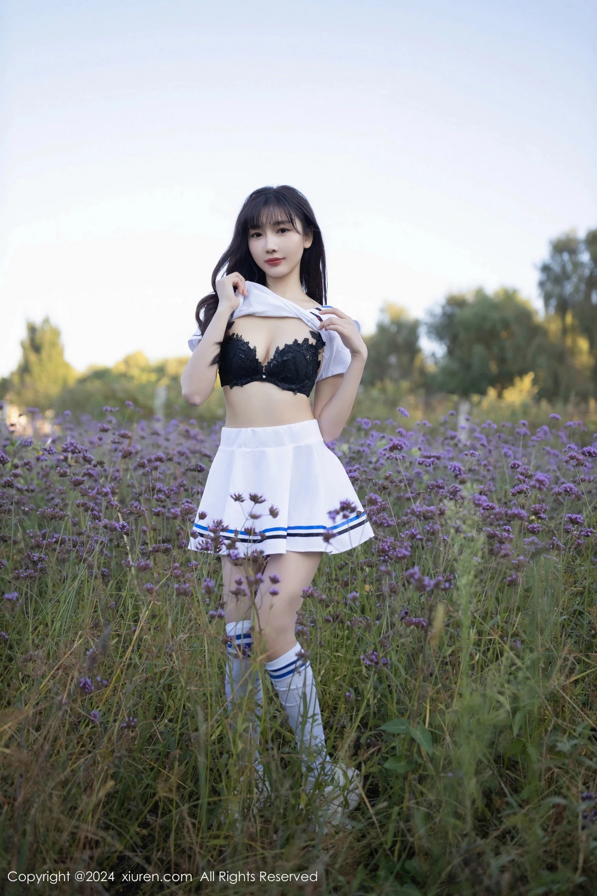 [[XiuRen秀人网]秀人网]No.9554_模特陆萱萱学生套装露黑色蕾丝内衣配开档肉丝秀完美身材诱惑写真80P