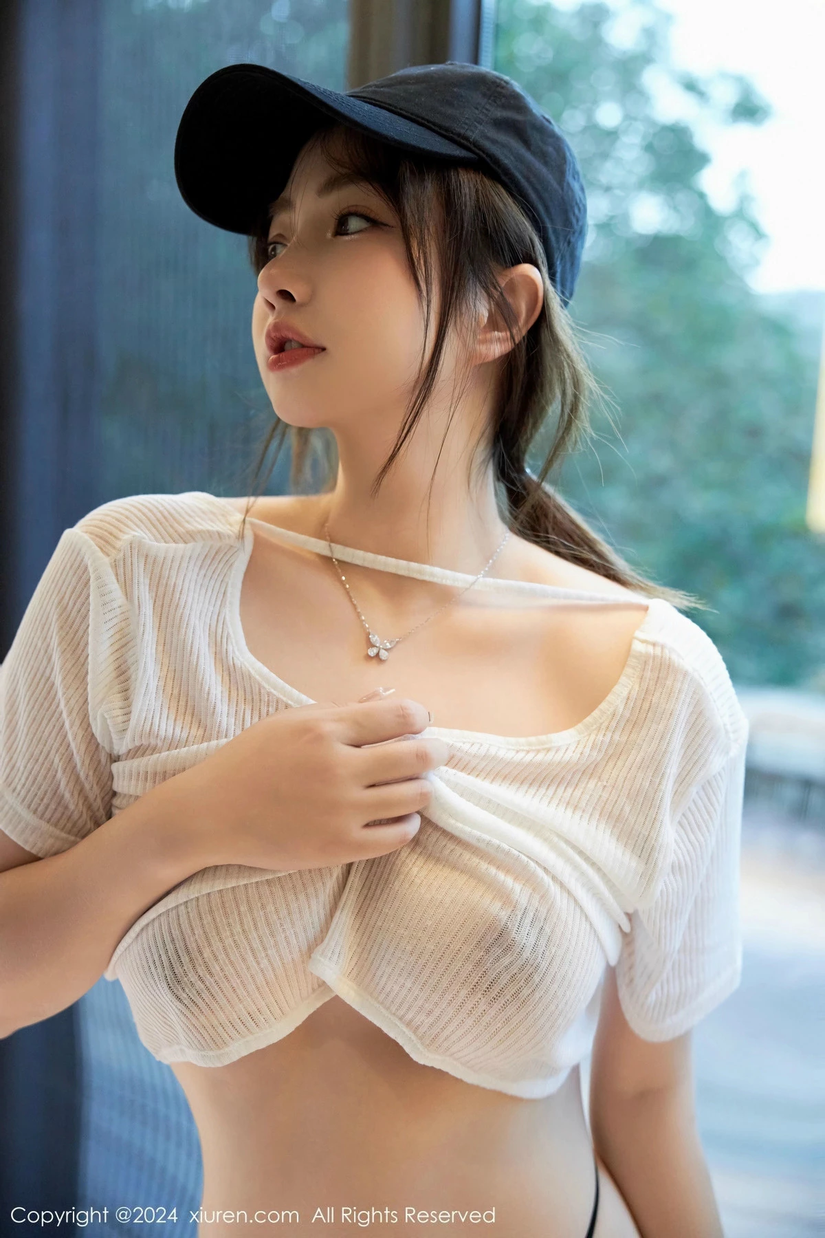 [[XiuRen秀人网]秀人网]No.9549_模特养乐多Doll性感深色运动服饰秀丰满身材白嫩美腿诱惑写真52P