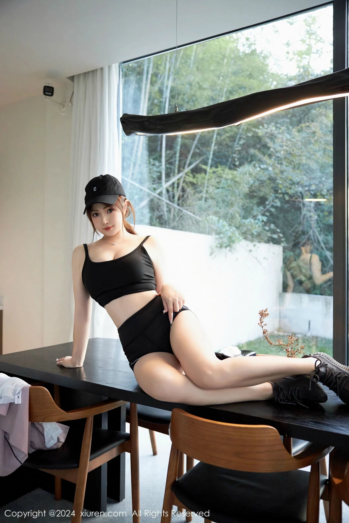 [[XiuRen秀人网]秀人网]No.9549_模特养乐多Doll性感深色运动服饰秀丰满身材白嫩美腿诱惑写真52P