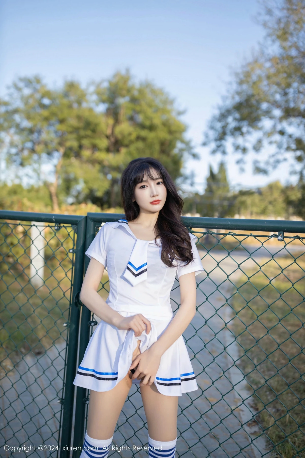 [[XiuRen秀人网]秀人网]No.9554_模特陆萱萱学生套装露黑色蕾丝内衣配开档肉丝秀完美身材诱惑写真80P