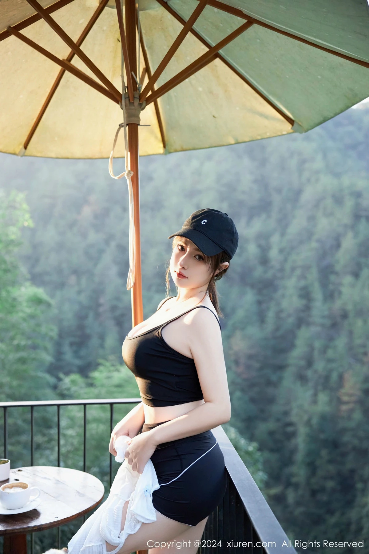 [[XiuRen秀人网]秀人网]No.9549_模特养乐多Doll性感深色运动服饰秀丰满身材白嫩美腿诱惑写真52P