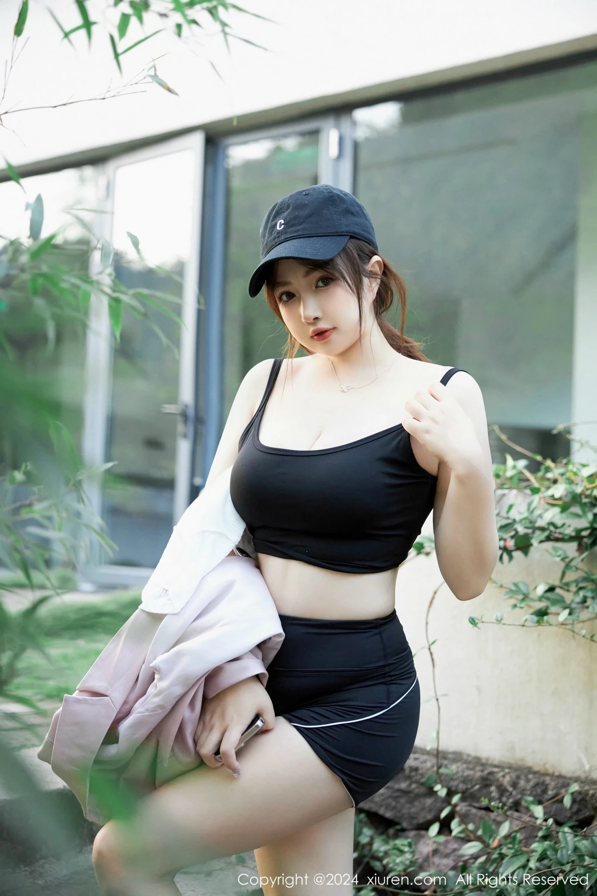 [[XiuRen秀人网]秀人网]No.9549_模特养乐多Doll性感深色运动服饰秀丰满身材白嫩美腿诱惑写真52P