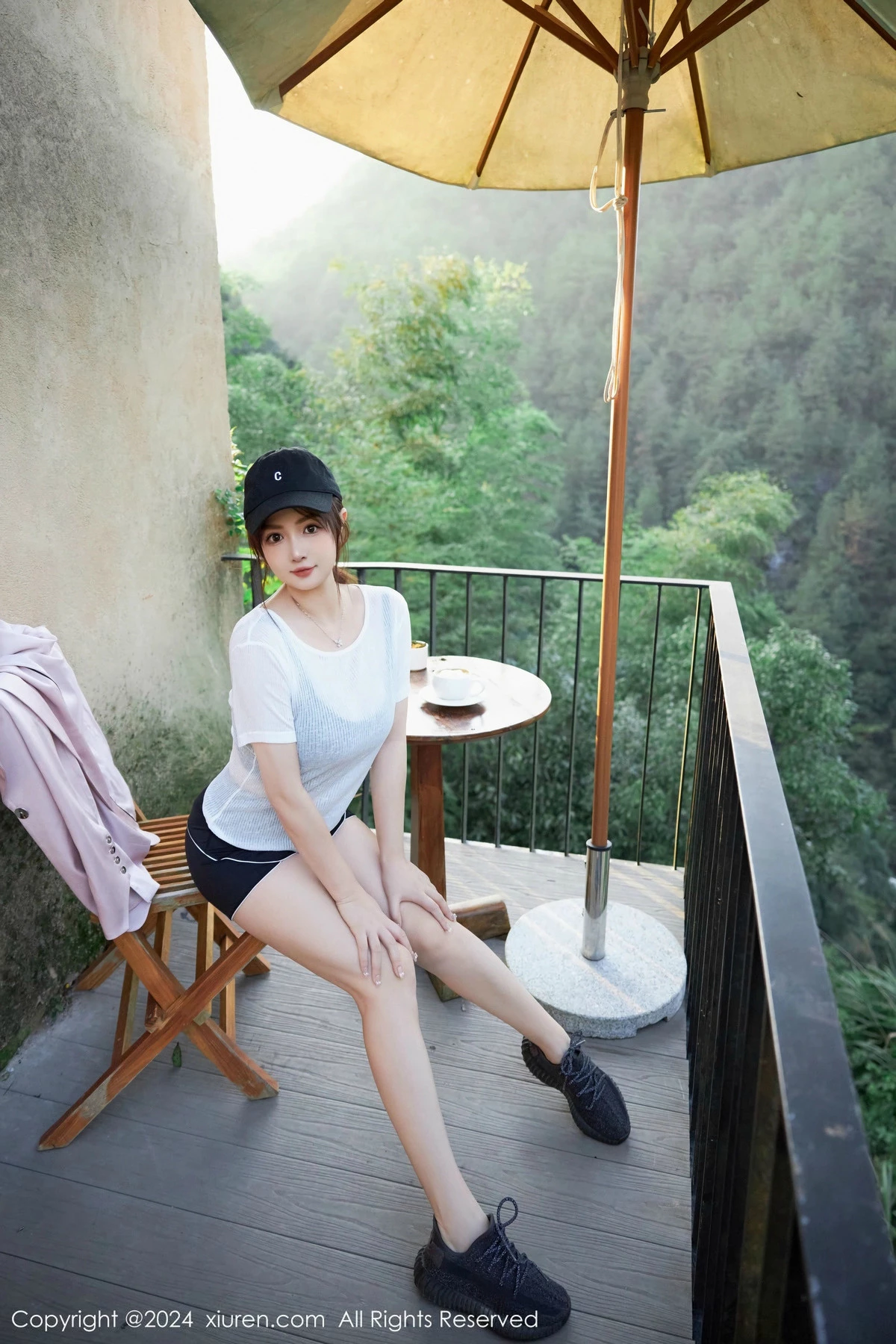 [[XiuRen秀人网]秀人网]No.9549_模特养乐多Doll性感深色运动服饰秀丰满身材白嫩美腿诱惑写真52P