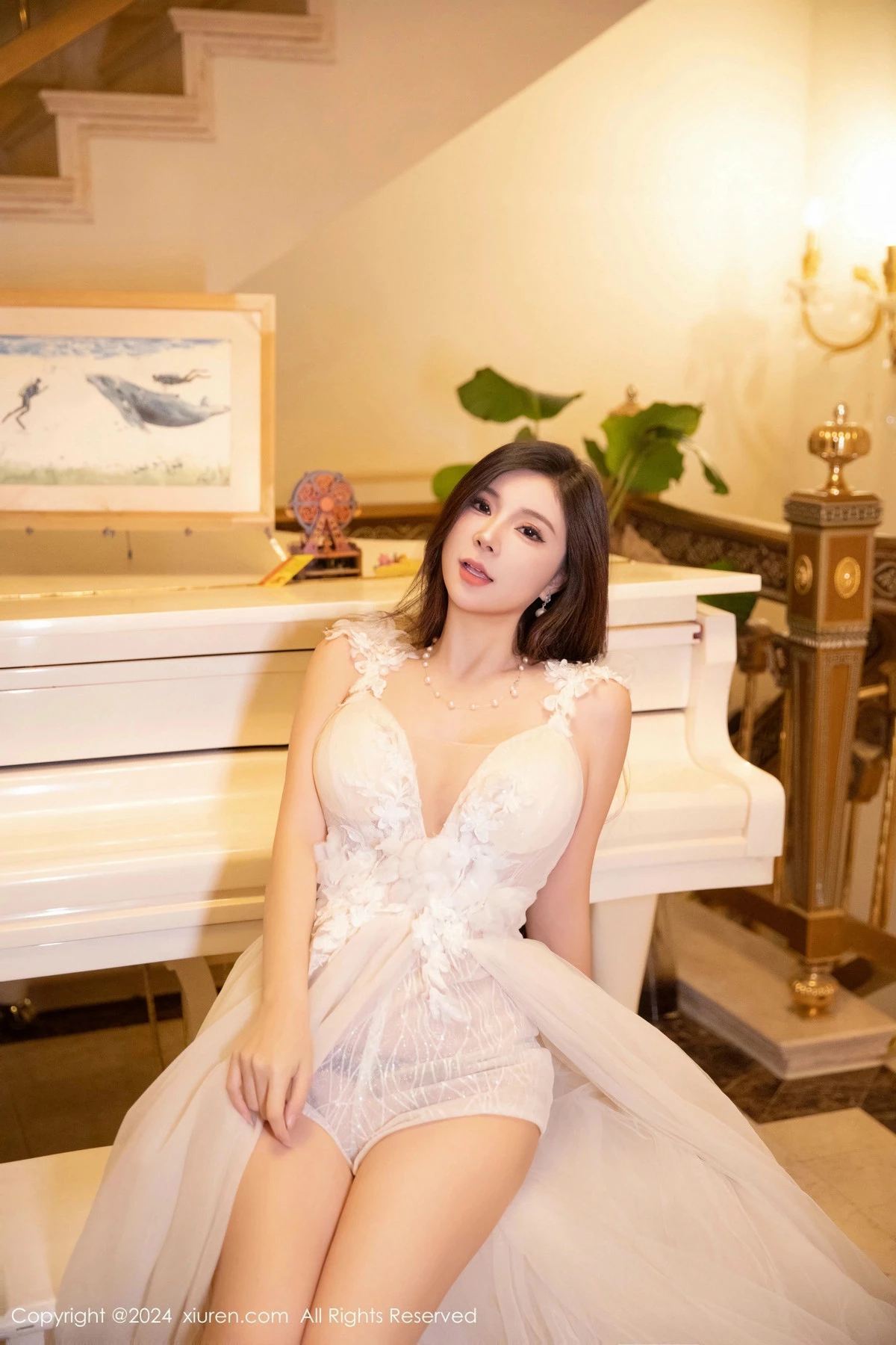 [[XiuRen秀人网]秀人网]No.9552_模特小蛮妖Yummy性感白纱连衣裙配白丝袜秀完美身材诱惑写真75P