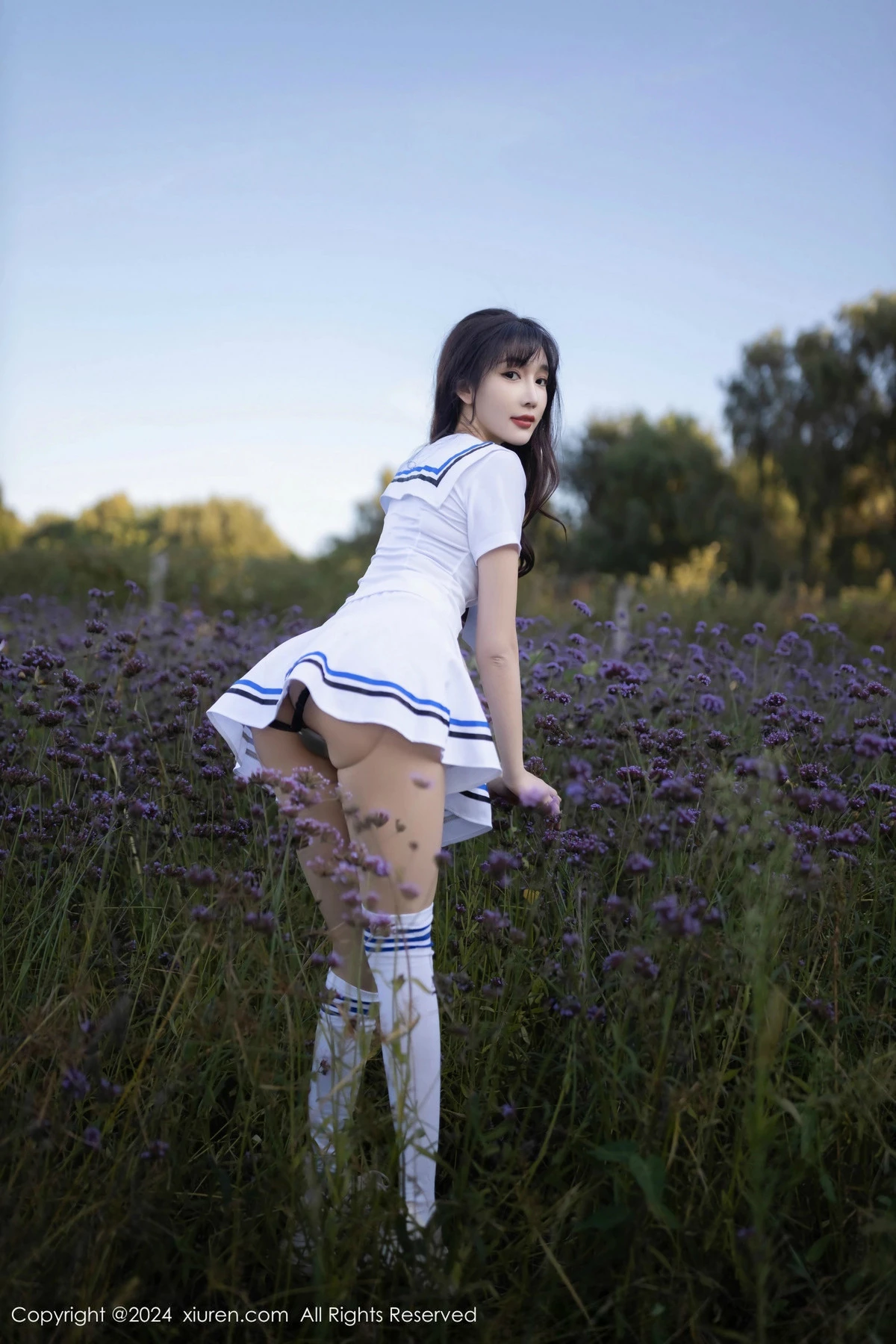 [[XiuRen秀人网]秀人网]No.9554_模特陆萱萱学生套装露黑色蕾丝内衣配开档肉丝秀完美身材诱惑写真80P