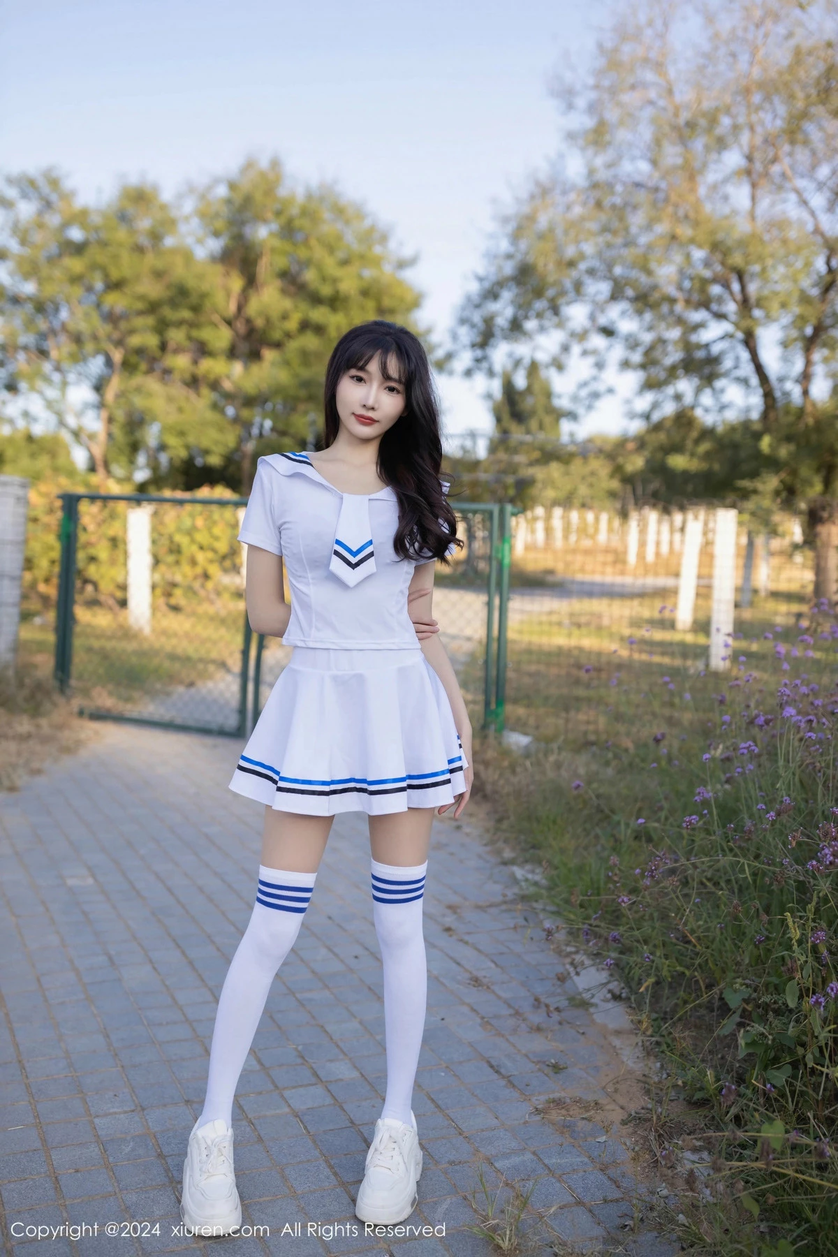 [[XiuRen秀人网]秀人网]No.9554_模特陆萱萱学生套装露黑色蕾丝内衣配开档肉丝秀完美身材诱惑写真80P