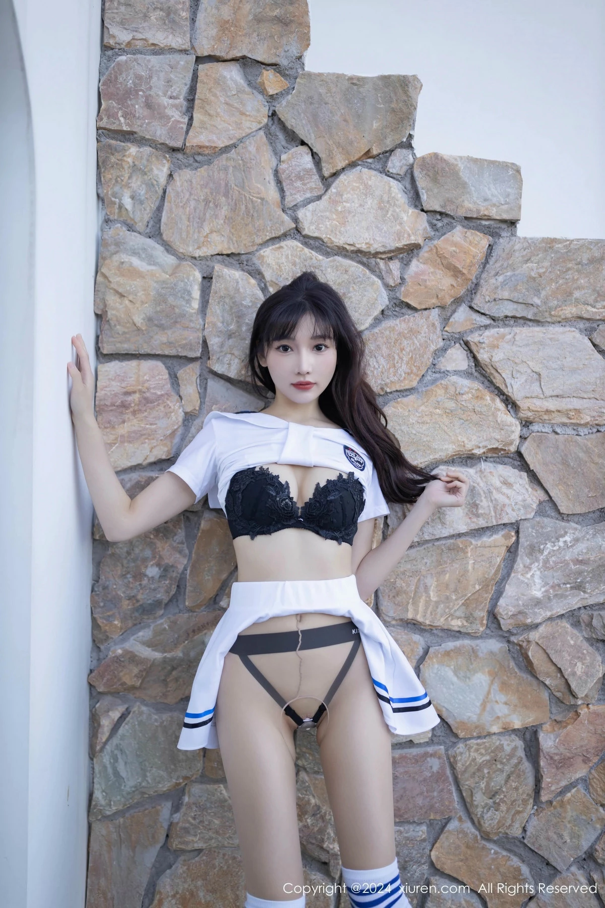 [[XiuRen秀人网]秀人网]No.9554_模特陆萱萱学生套装露黑色蕾丝内衣配开档肉丝秀完美身材诱惑写真80P