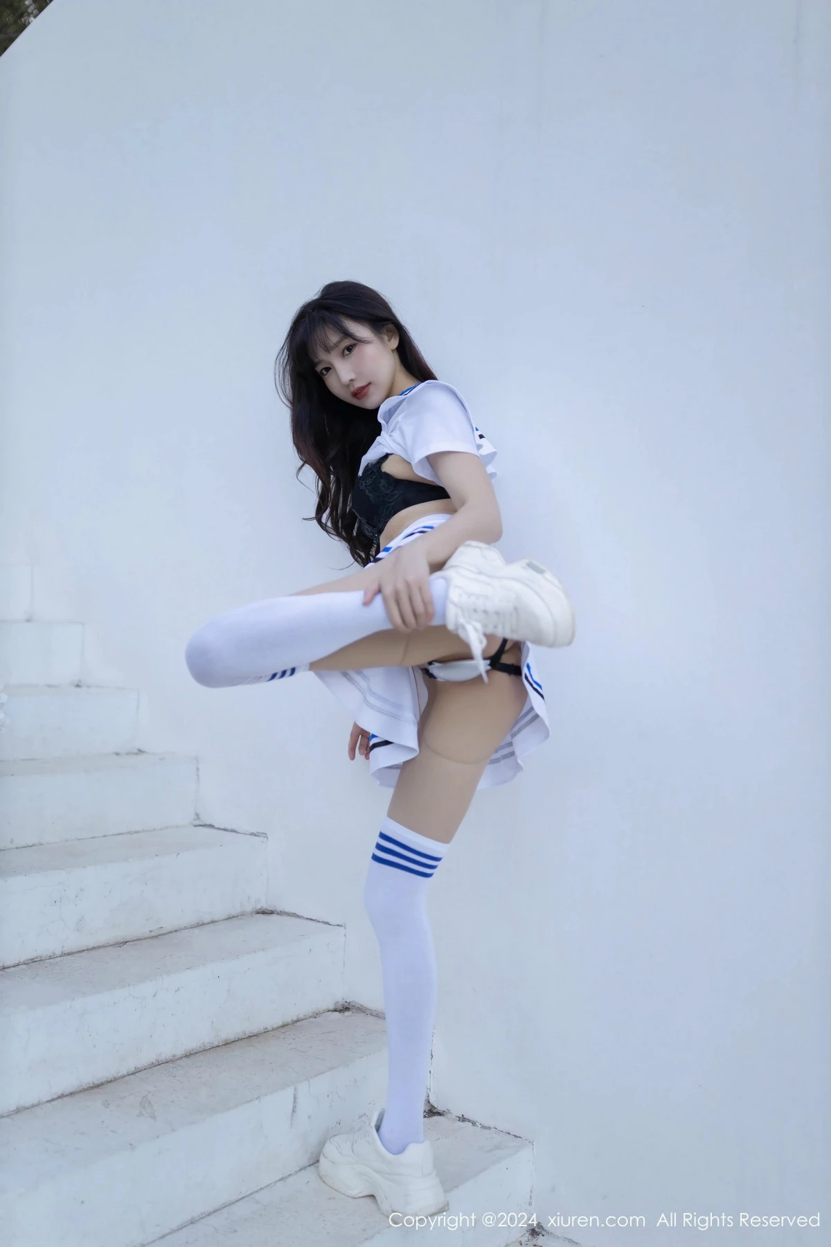 [[XiuRen秀人网]秀人网]No.9554_模特陆萱萱学生套装露黑色蕾丝内衣配开档肉丝秀完美身材诱惑写真80P