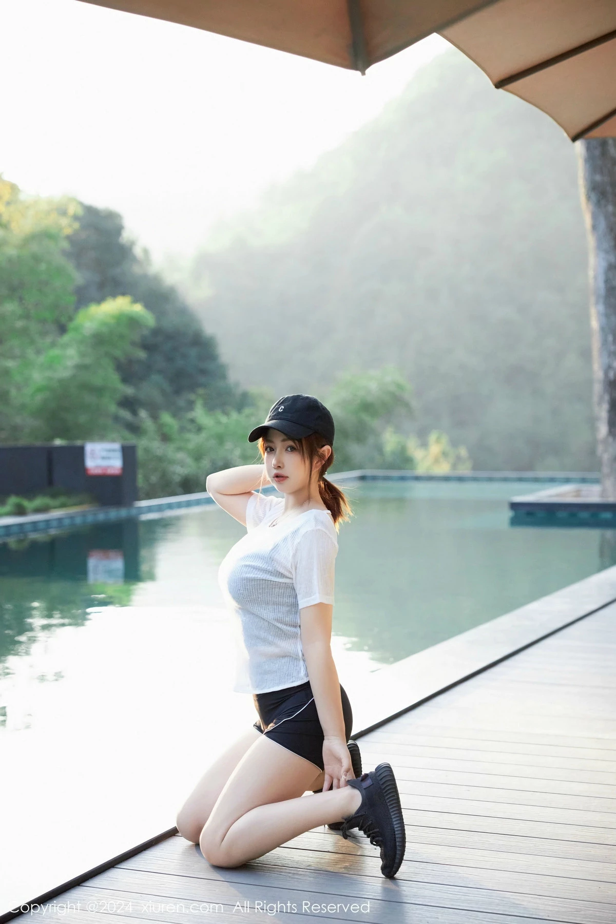 [[XiuRen秀人网]秀人网]No.9549_模特养乐多Doll性感深色运动服饰秀丰满身材白嫩美腿诱惑写真52P