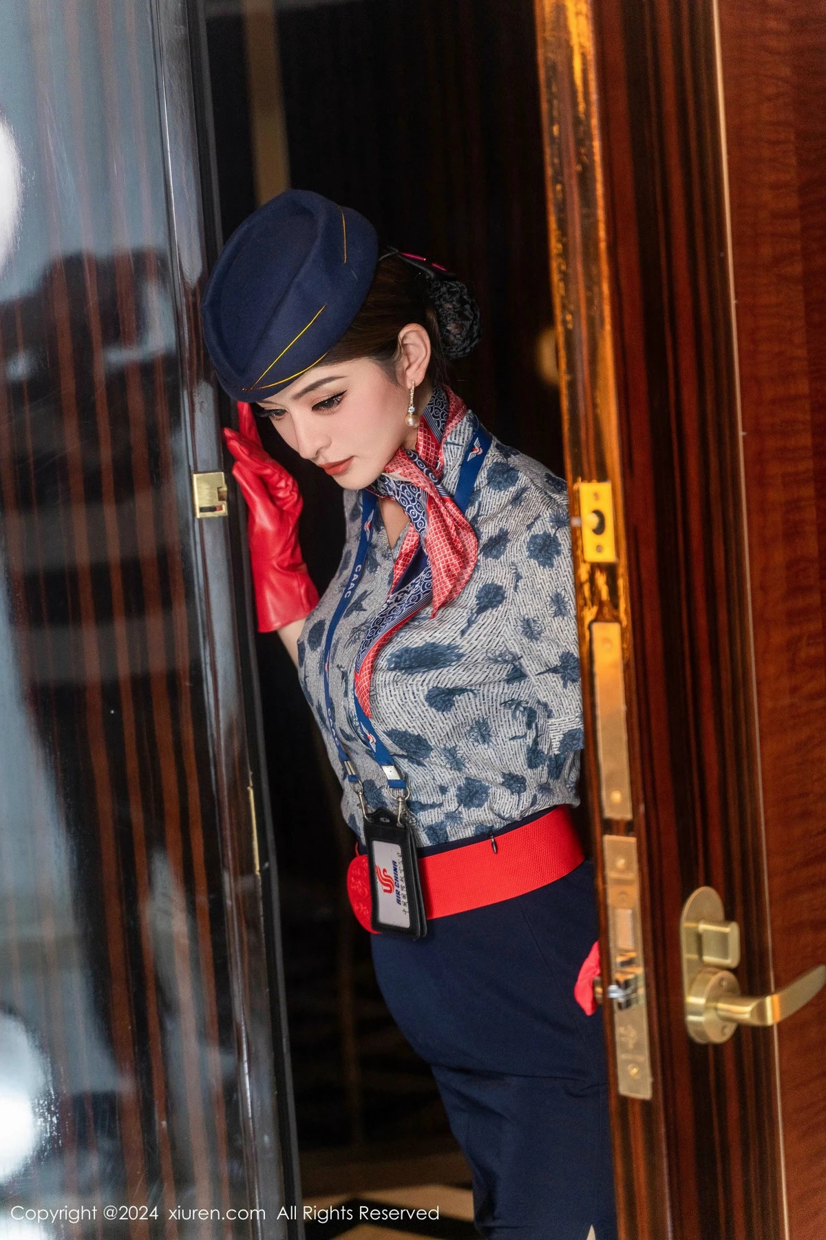 [[XiuRen秀人网]秀人网]No.9459_新人模特灿宝性感制服露白色内衣配黑丝袜秀完美身材诱惑写真118P