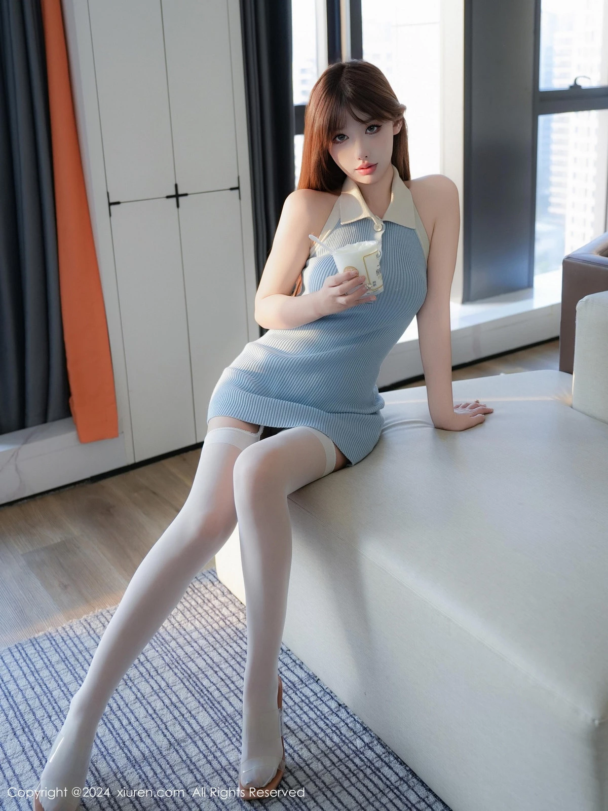 [[XiuRen秀人网]秀人网]No.9458_新人模特李金金蓝色连衣短裙露白色内衣配白丝吊袜秀美腿诱惑写真98P
