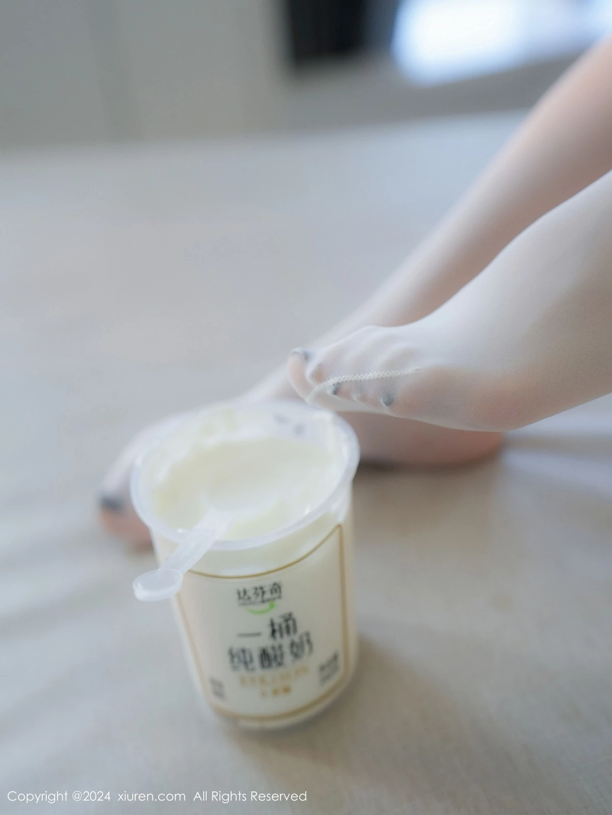 [[XiuRen秀人网]秀人网]No.9458_新人模特李金金蓝色连衣短裙露白色内衣配白丝吊袜秀美腿诱惑写真98P