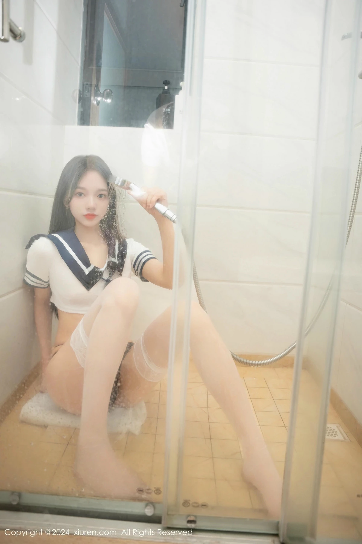 [[XiuRen秀人网]秀人网]No.9460_模特奶茹浴室场景性感JK制服配白色丝袜秀凹凸身材撩人诱惑写真51P