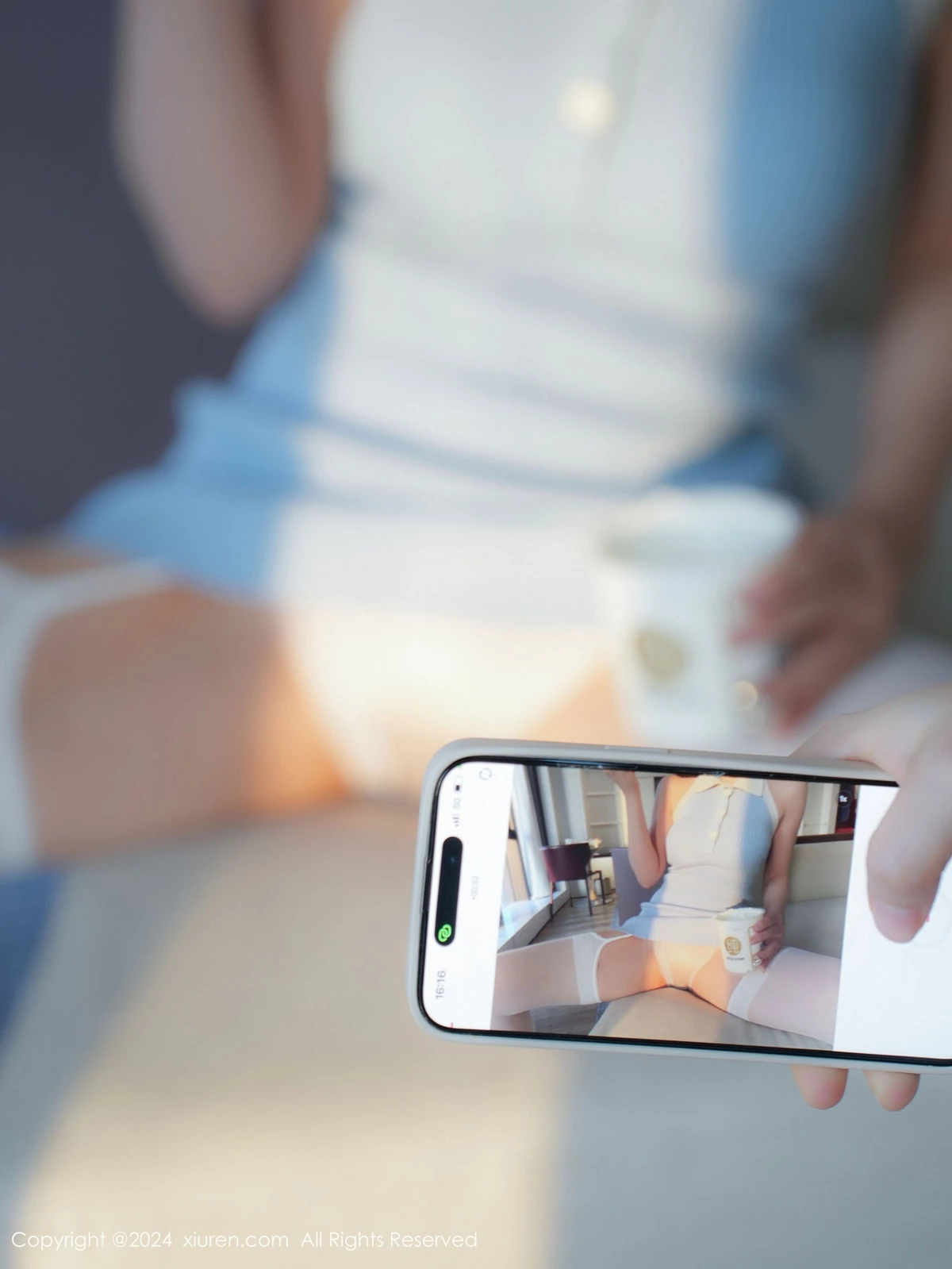 [[XiuRen秀人网]秀人网]No.9458_新人模特李金金蓝色连衣短裙露白色内衣配白丝吊袜秀美腿诱惑写真98P