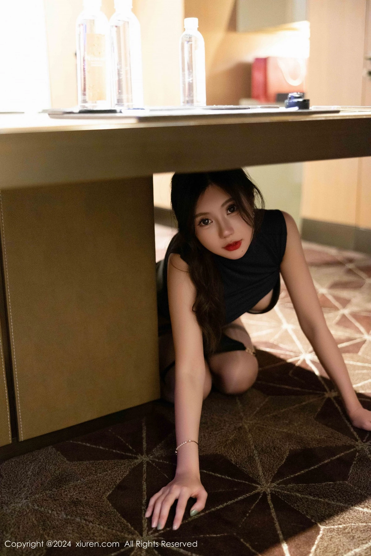 [[XiuRen秀人网]秀人网]No.9560_女神绮里嘉ula性感深色OL服饰配开档黑丝秀曼妙身材诱惑写真99P