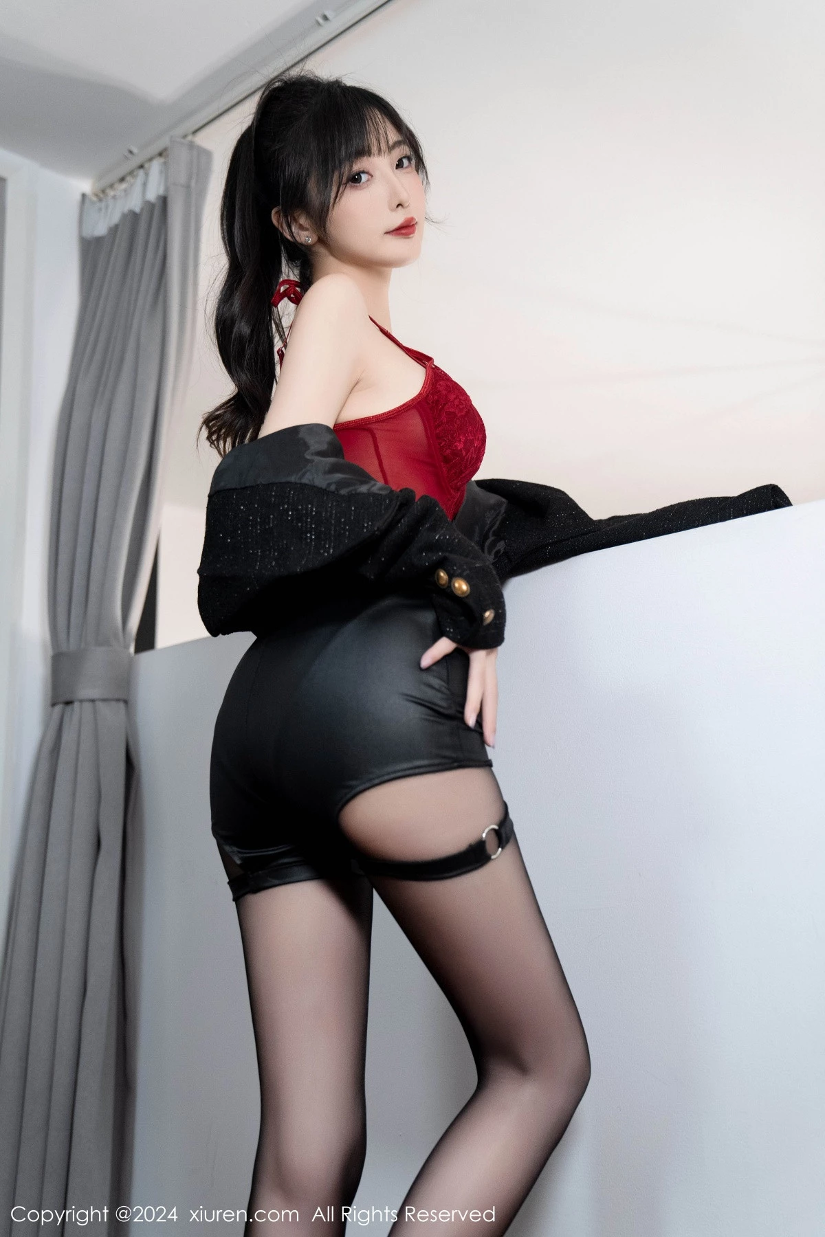 [[XiuRen秀人网]秀人网]No.9561_模特林星阑性感红色蕾丝连体衣配黑丝吊袜秀曼妙身姿诱惑写真90P