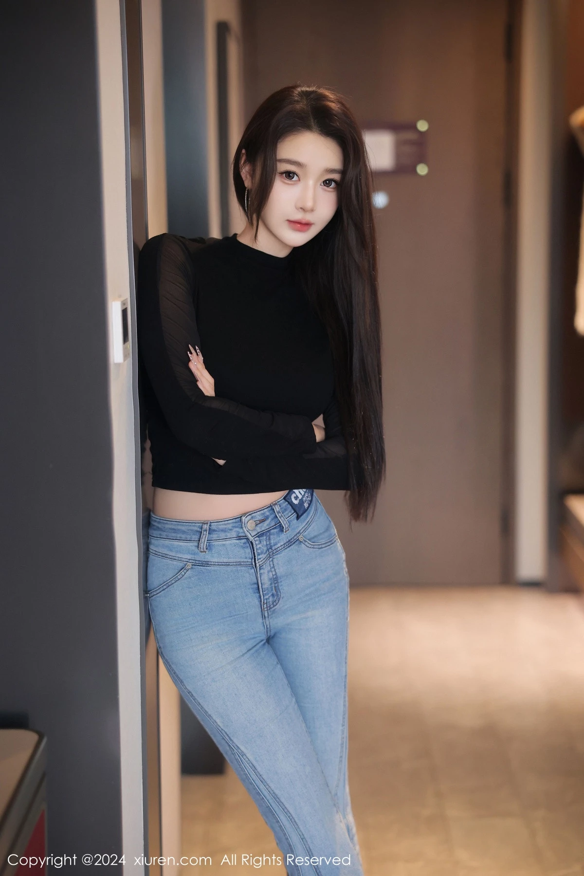 [[XiuRen秀人网]秀人网]No.9555_模特Candy糖糖性感黑色上衣露黑色内衣配超薄黑丝极致魅惑写真76P