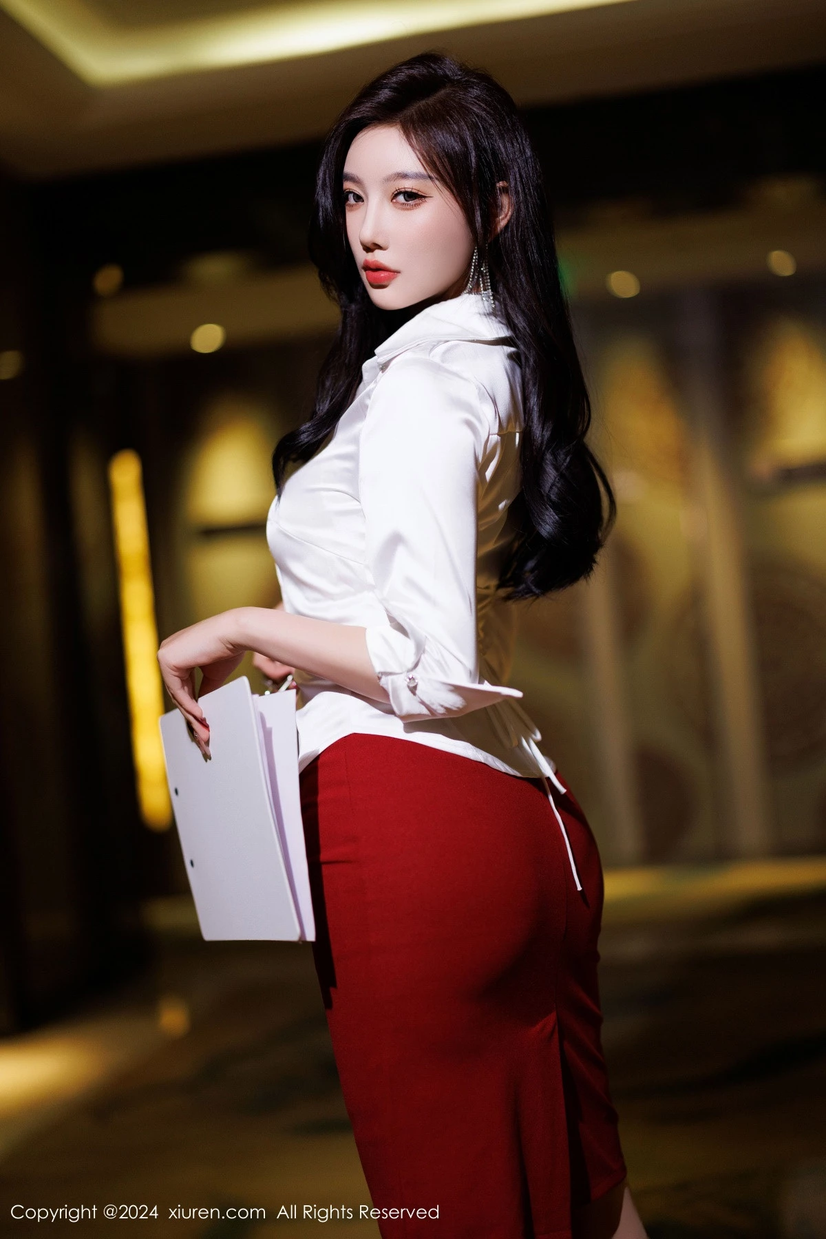 [[XiuRen秀人网]秀人网]No.9565_女神杨晨晨Yome性感白T配红短裙露白色内衣秀丰腴身材诱惑写真80P